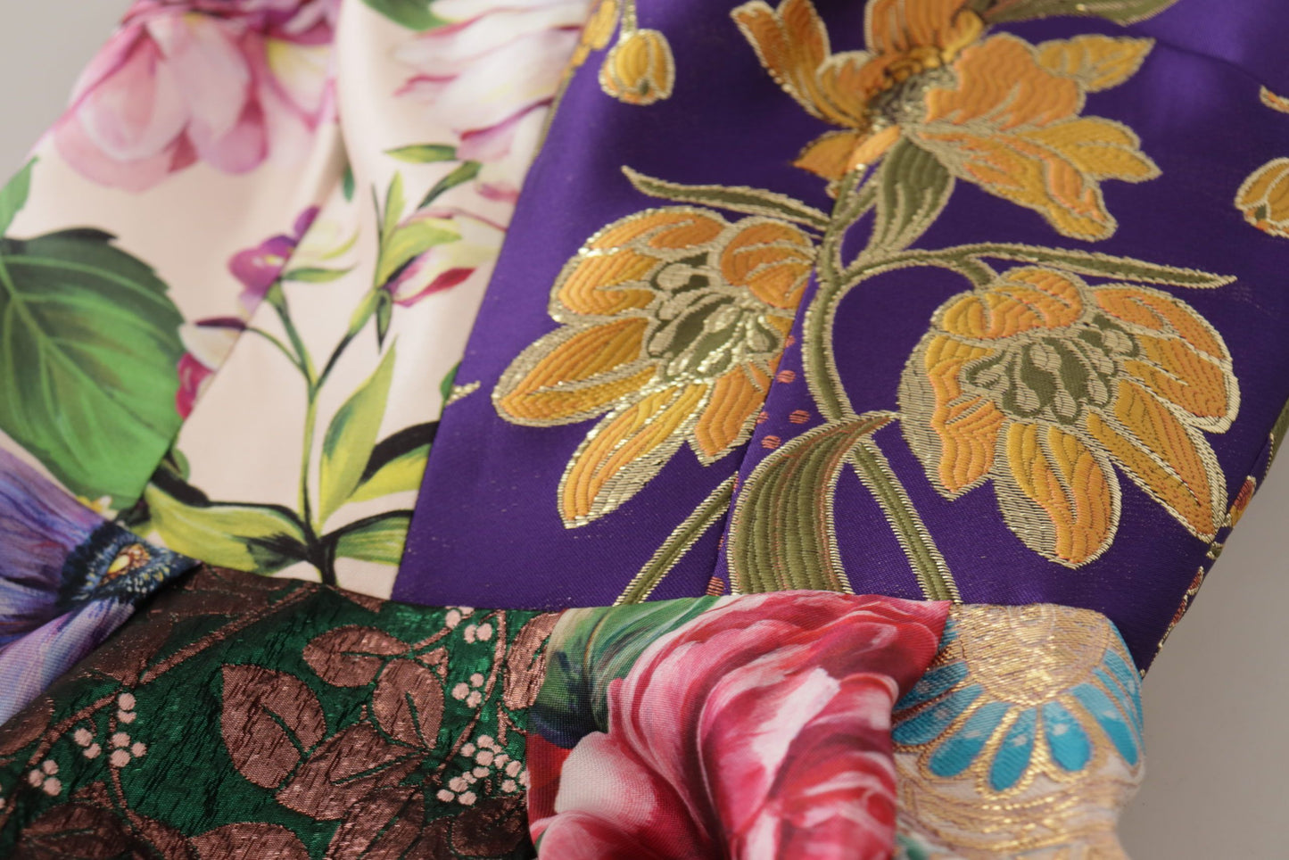 Robe mi-longue Dolce & Gabbana en patchwork de soie à imprimé floral