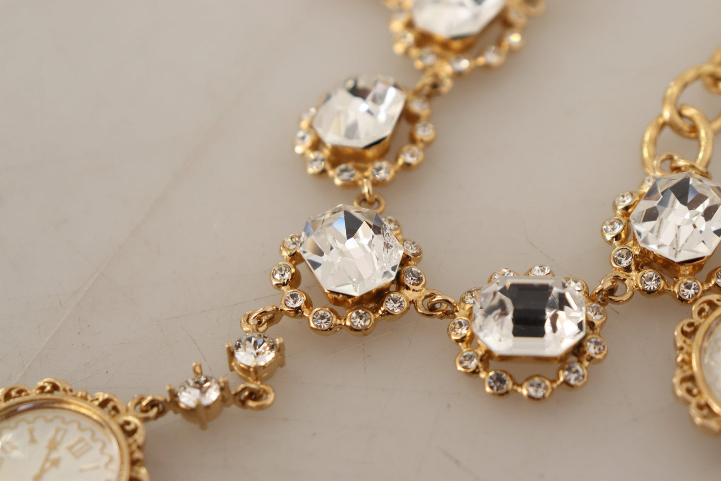 Collier Dolce & Gabbana avec chaîne en cristal et horloge dorée