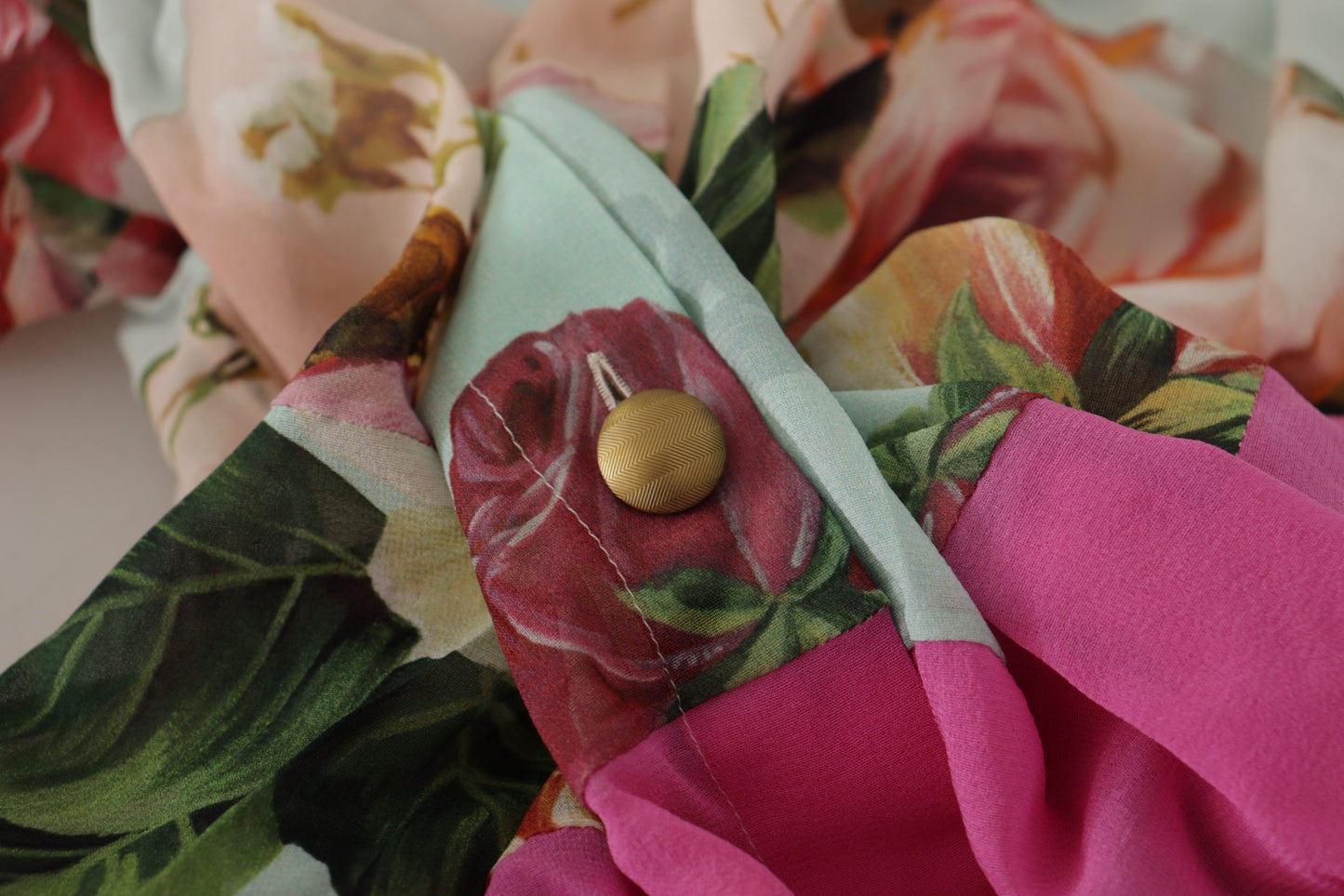 Chemisier à col lavallière Dolce & Gabbana à motif patchwork floral multicolore