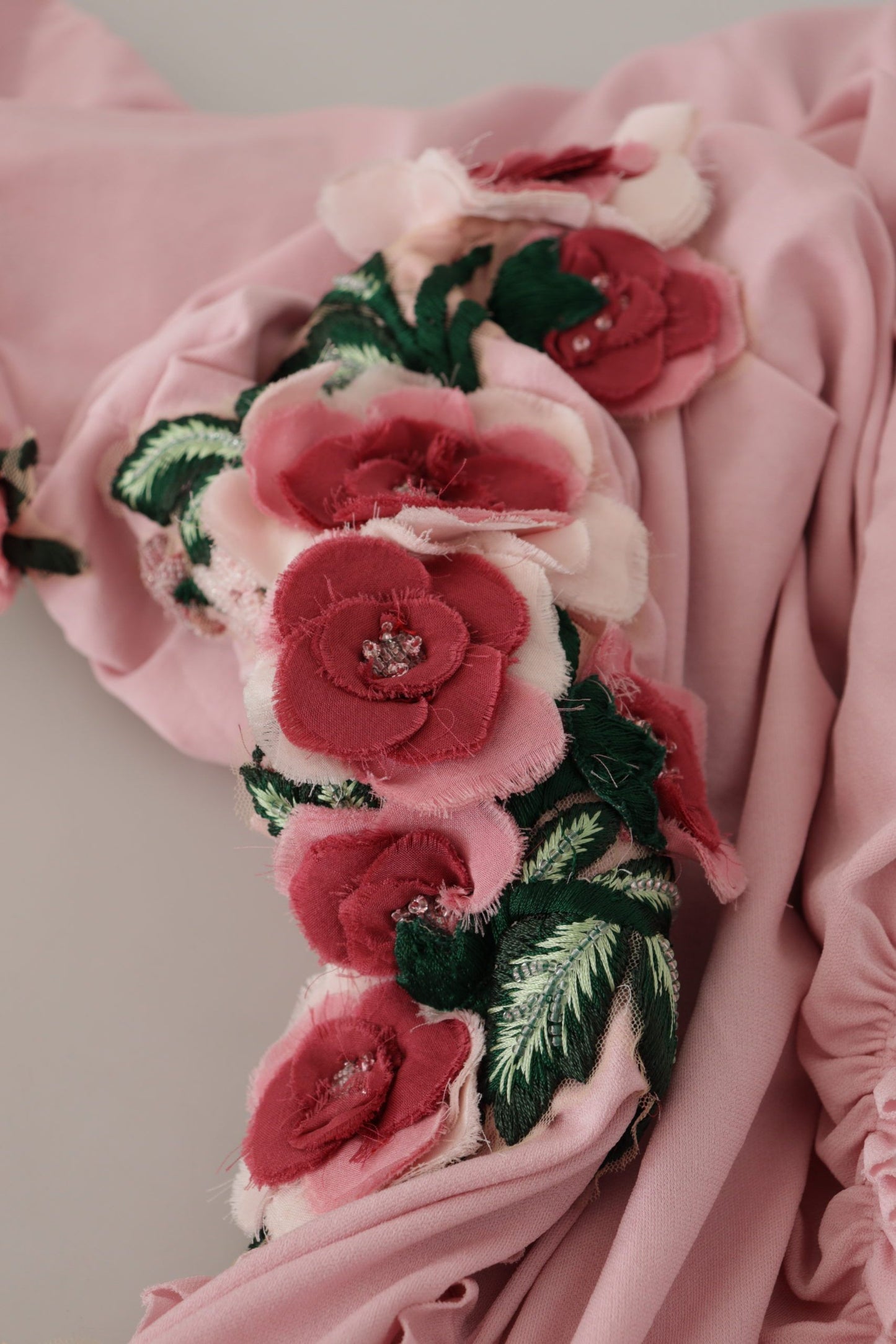 Dolce & Gabbana – One-Shoulder-Kleid mit rosa Blumenverzierung