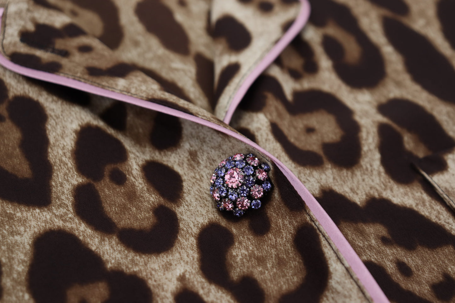 Dolce & Gabbana – Braunes Blusenoberteil mit langen Ärmeln und Leopardenmuster
