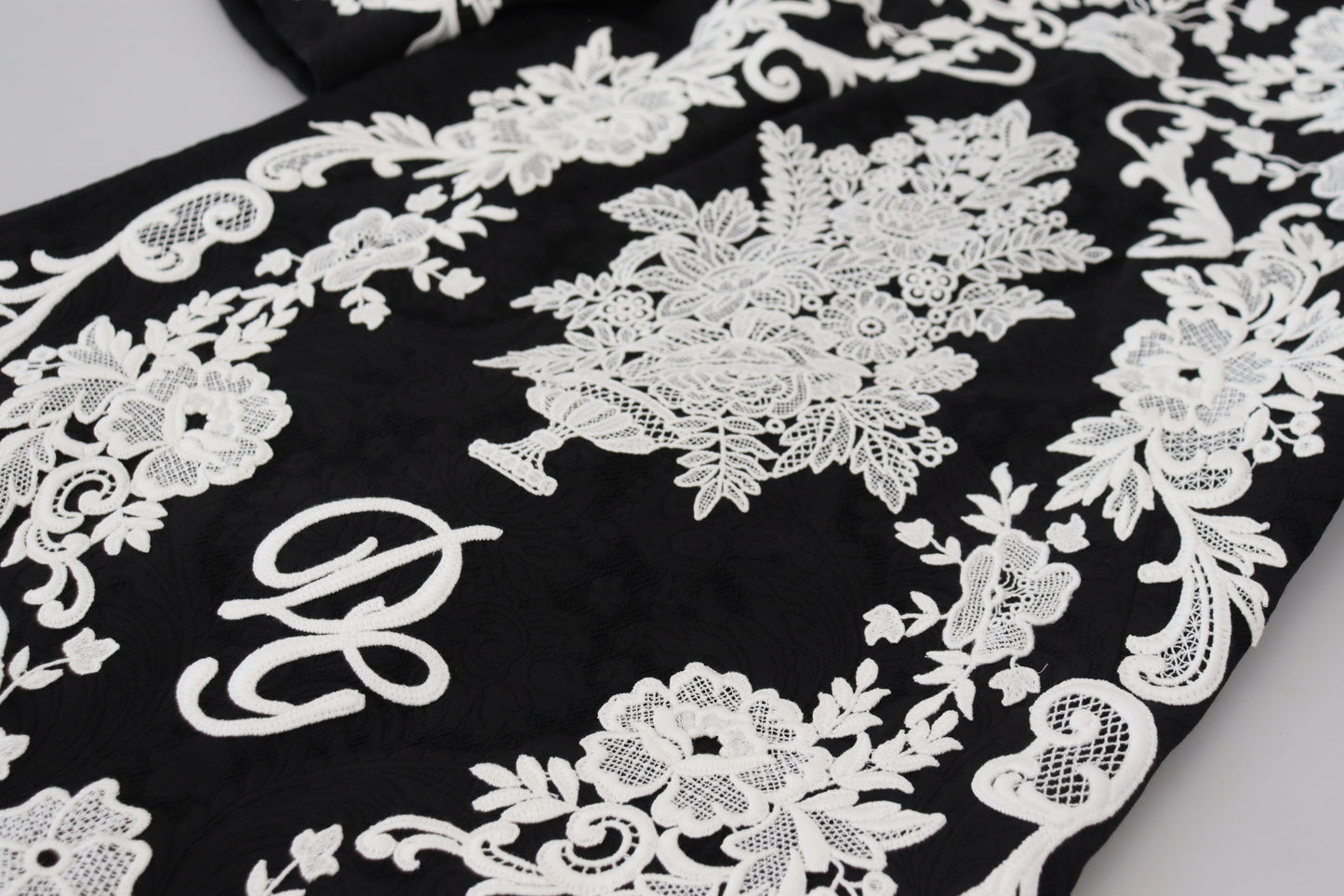 Robe trapèze à manches mi-longues et bordure en dentelle noire Dolce & Gabbana