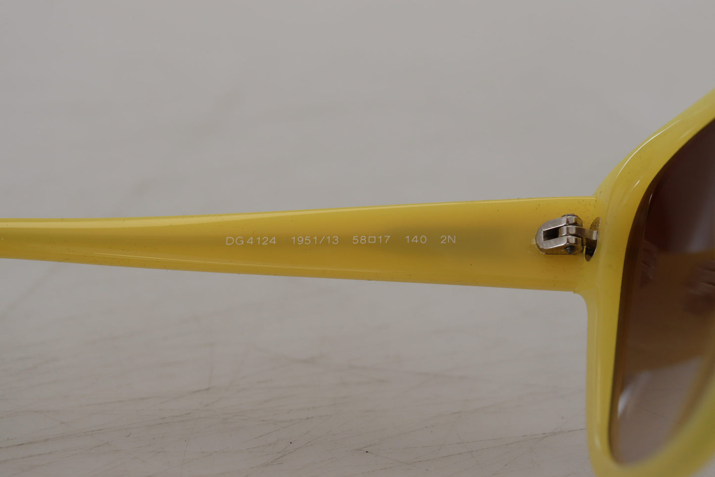 Lunettes de soleil Dolce & Gabbana DG4124 à monture en acétate jaune et étoiles