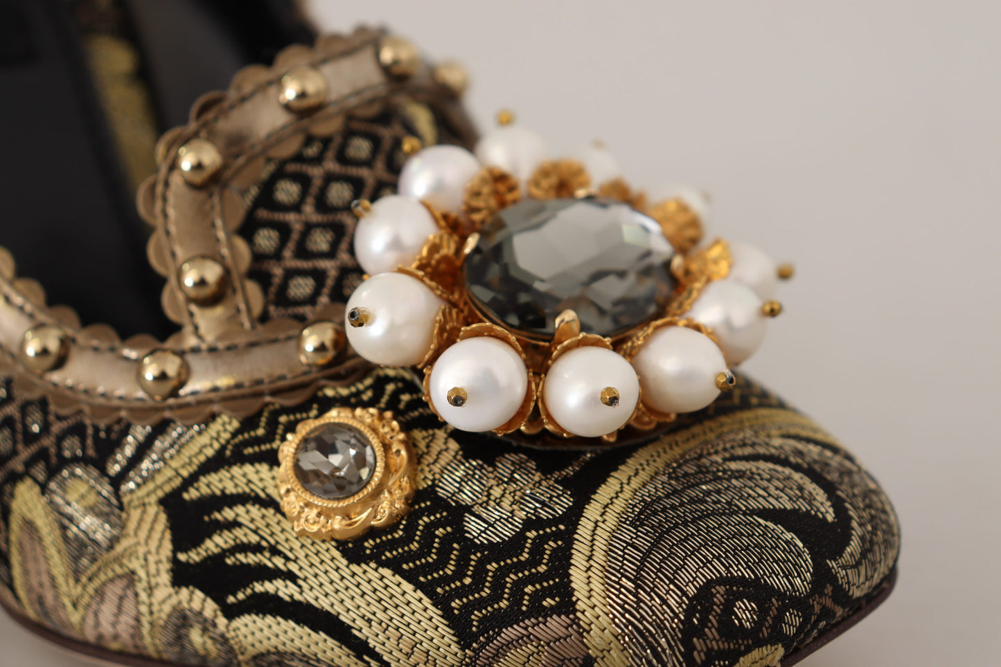 Escarpins Dolce & Gabbana en brocart doré à bout carré et cristaux