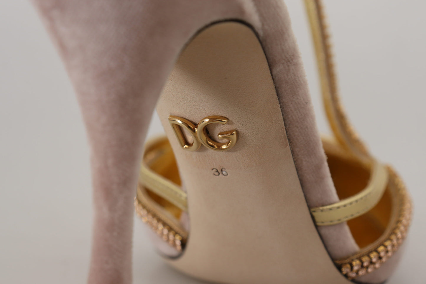 Escarpins Dolce & Gabbana à talons et brides en T en cristal rose