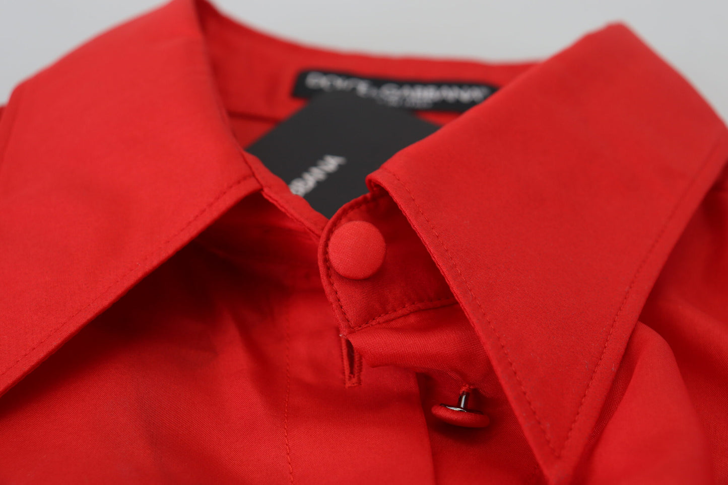 Dolce & Gabbana – Rotes Hemdoberteil aus Seide mit Kragen und langen Ärmeln