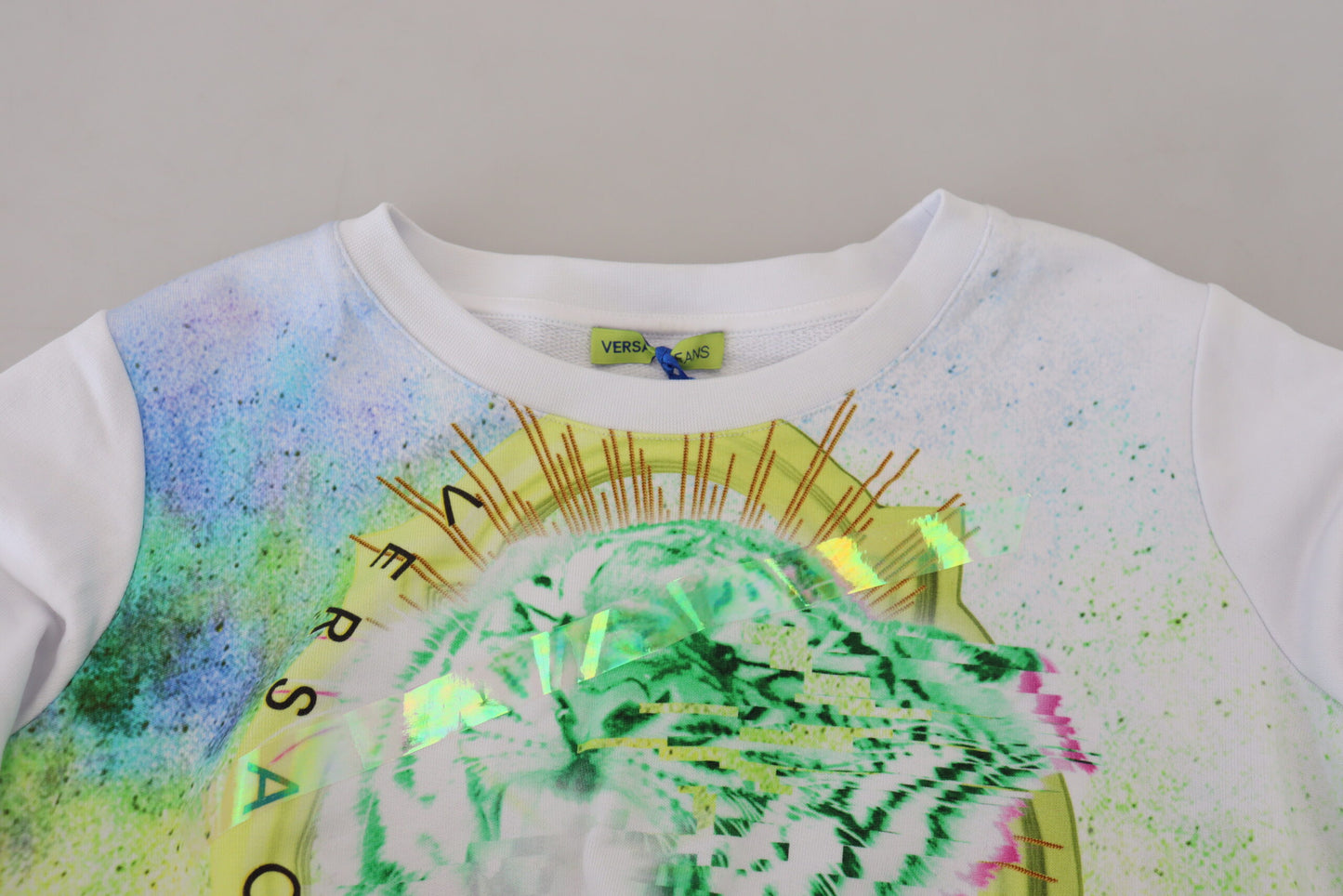Pull à manches longues blanc à imprimé graphique Versace Jeans