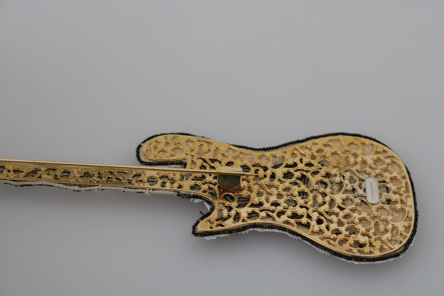 Broche guitare Dolce & Gabbana en laiton doré et perles
