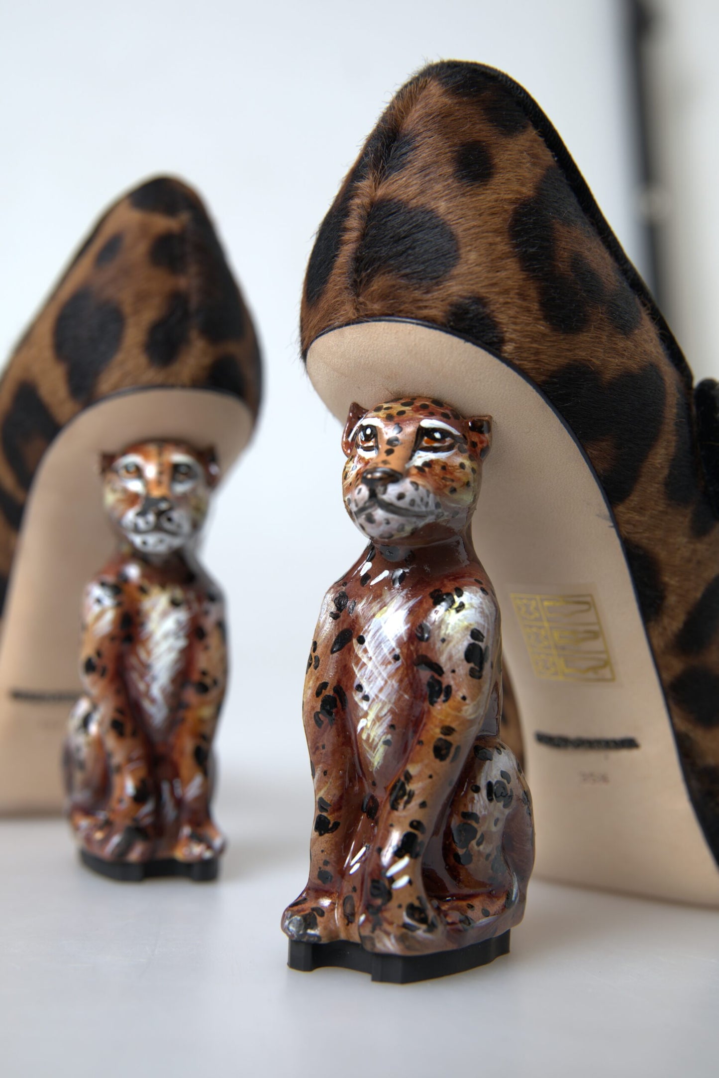 Escarpins Mary Jane à talons léopard en cuir de veau noir et marron Dolce & Gabbana