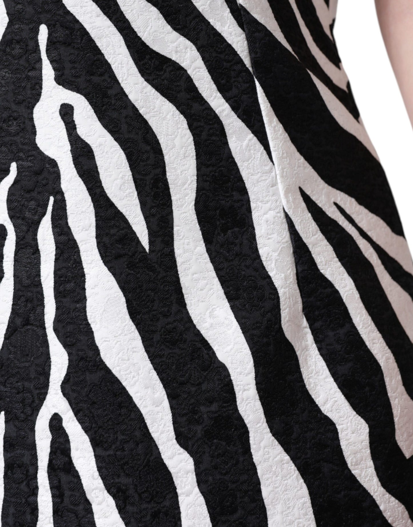 Robe fourreau trapèze noire et blanche à motif zèbre Dolce & Gabbana