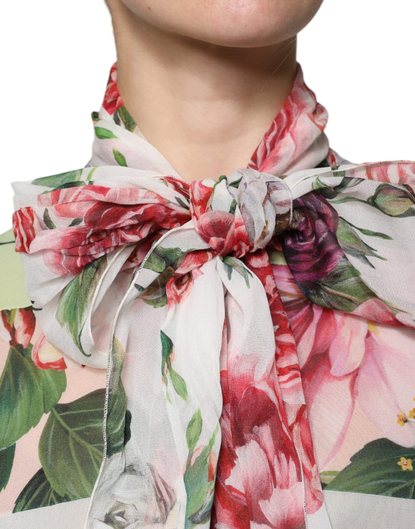 Dolce & Gabbana, mehrfarbiges Oberteil mit Ascot-Kragen und Blumen-Patchwork