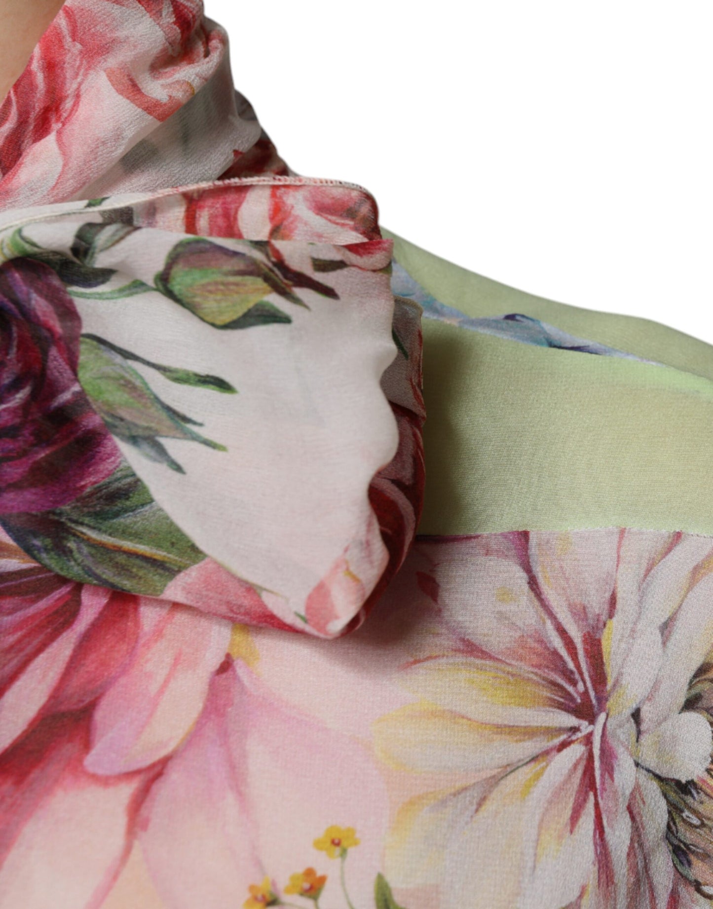 Dolce & Gabbana, mehrfarbiges Oberteil mit Ascot-Kragen und Blumen-Patchwork