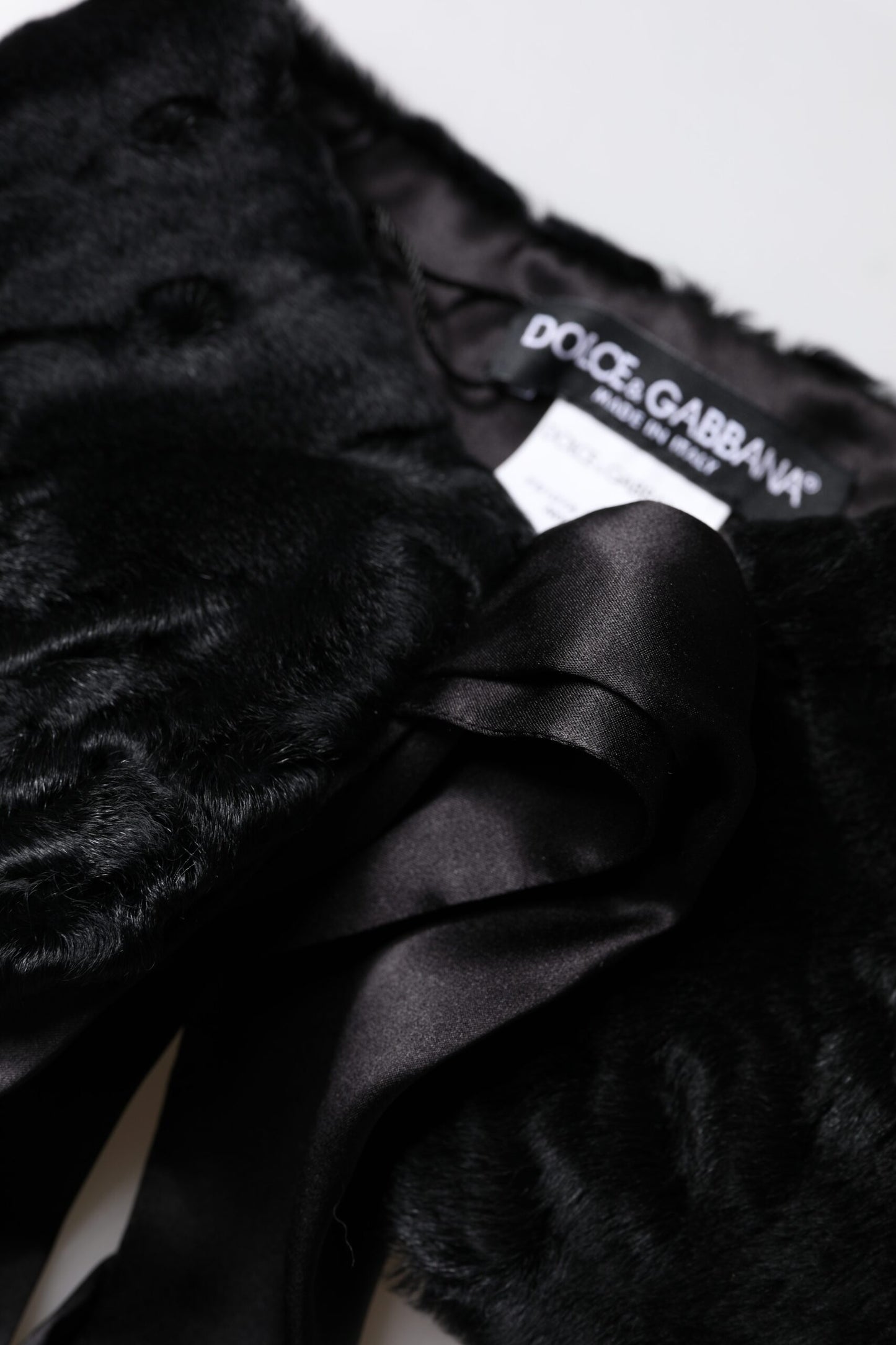 Écharpe d'hiver en fourrure d'agneau noire Dolce & Gabbana pour femme