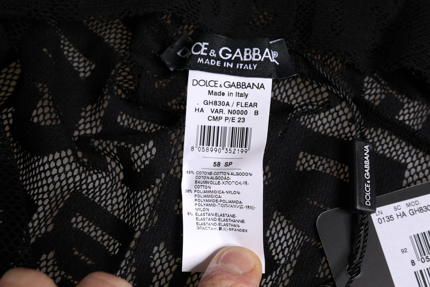 Chapeau enveloppant en maille noire avec logo Dolce & Gabbana