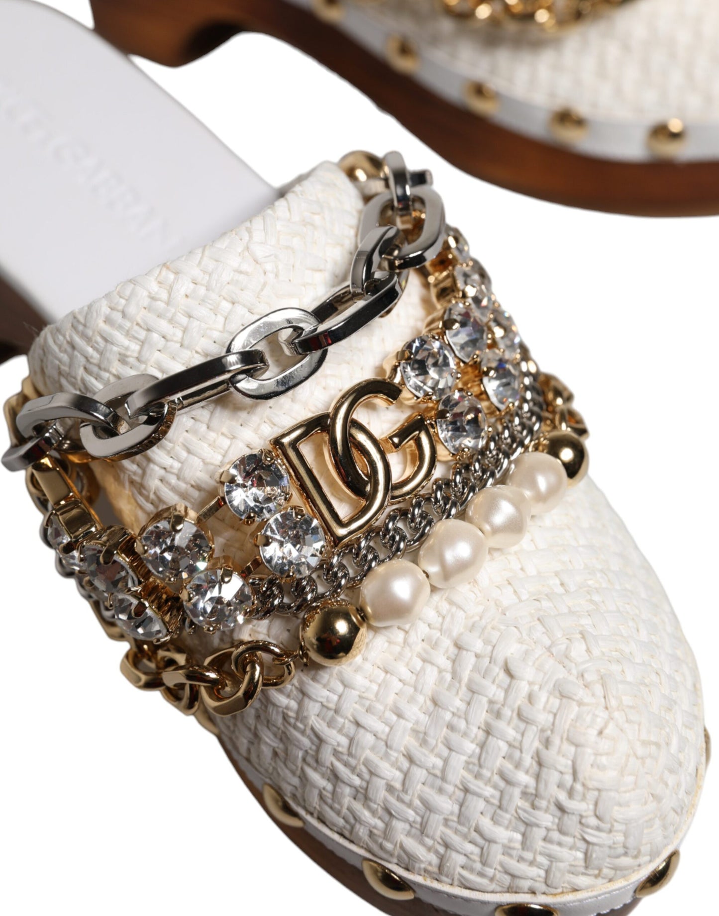 Dolce & Gabbana Weiße Raffia Clogs mit Schmucksteinen und Kette Sandalen Schuhe