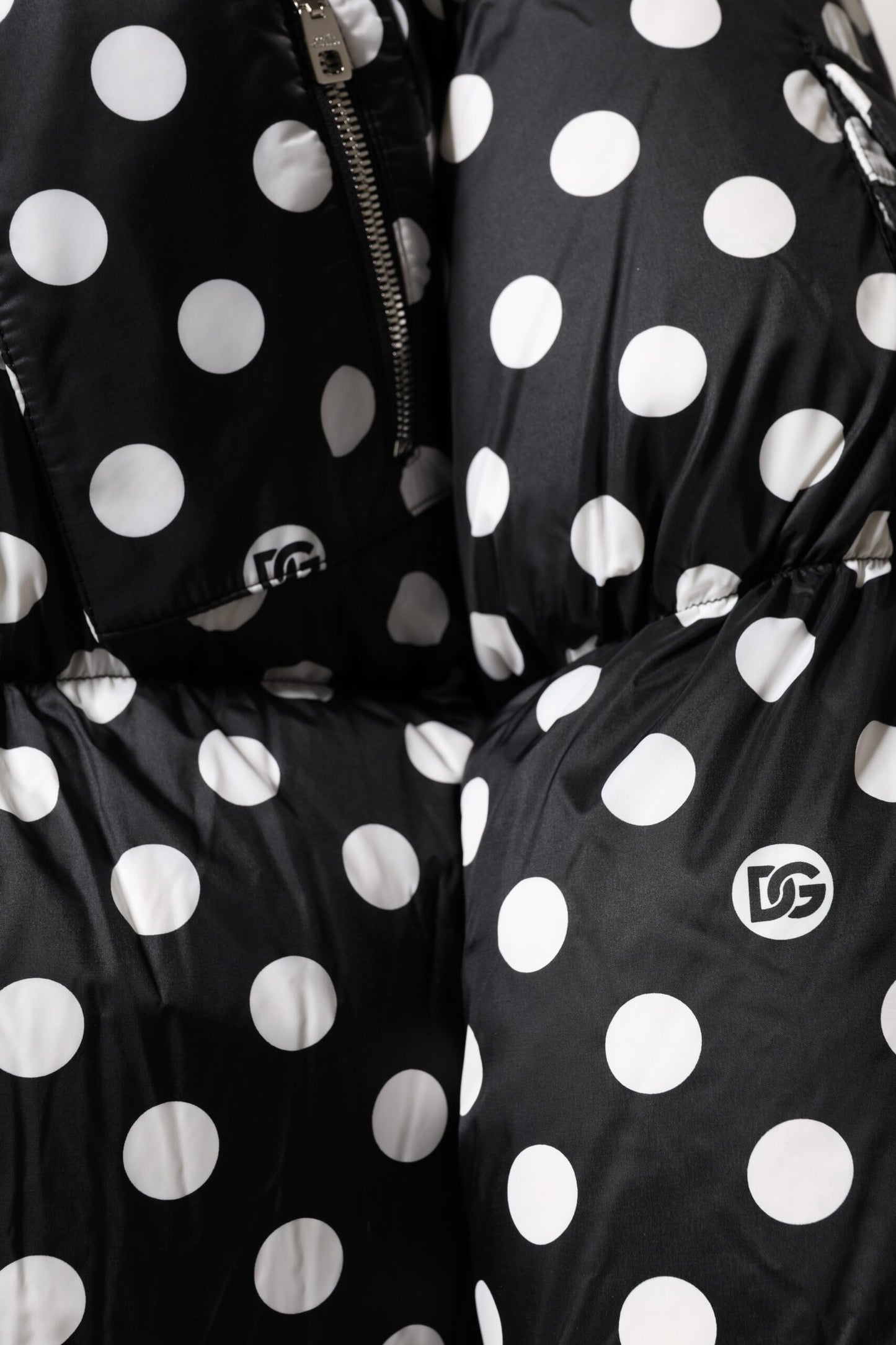 Doudoune zippée à pois noirs et blancs Dolce & Gabbana