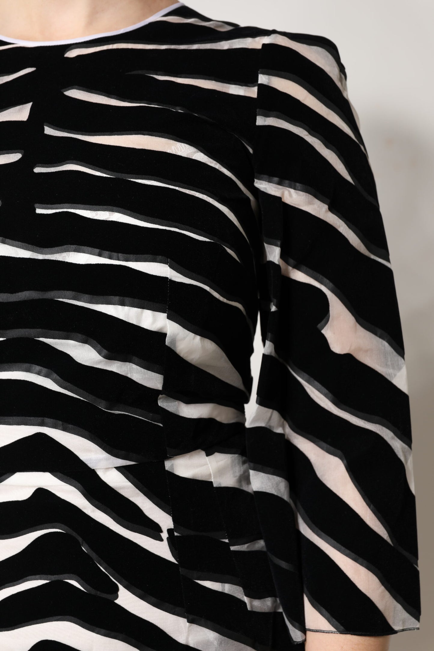 Robe fourreau trapèze noire et blanche à motif zèbre Dolce & Gabbana