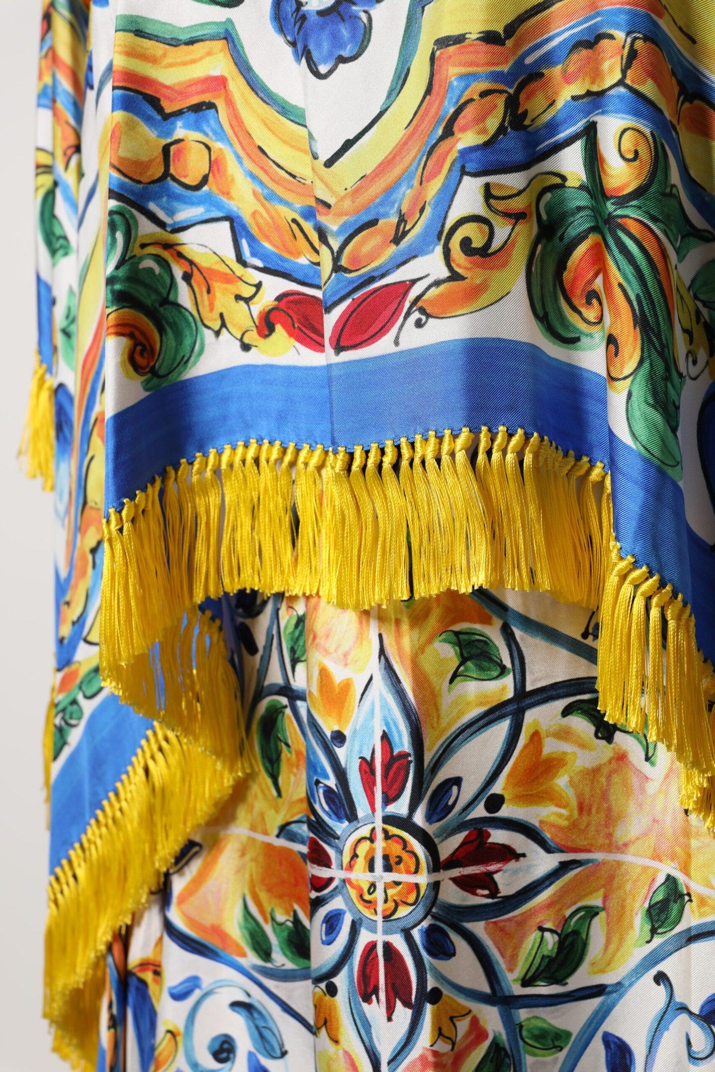Robe longue caftan à manches courtes en majolique multicolore Dolce & Gabbana