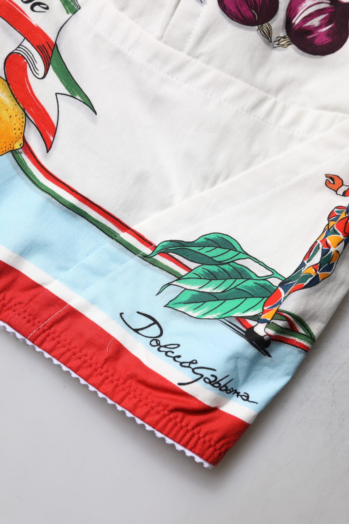 Dolce & Gabbana – Kurzes Oberteil mit Sweetheart-Ausschnitt und Gemüseprint in Weiß