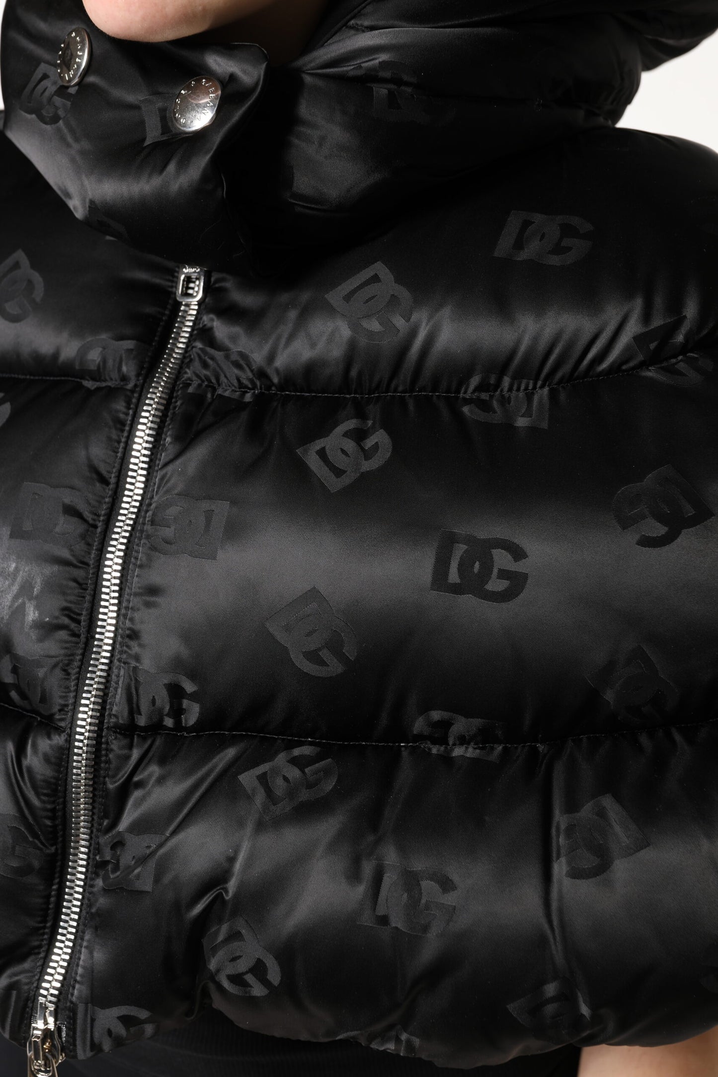 Dolce & Gabbana Doudoune courte noire à capuche et fermeture éclair intégrale