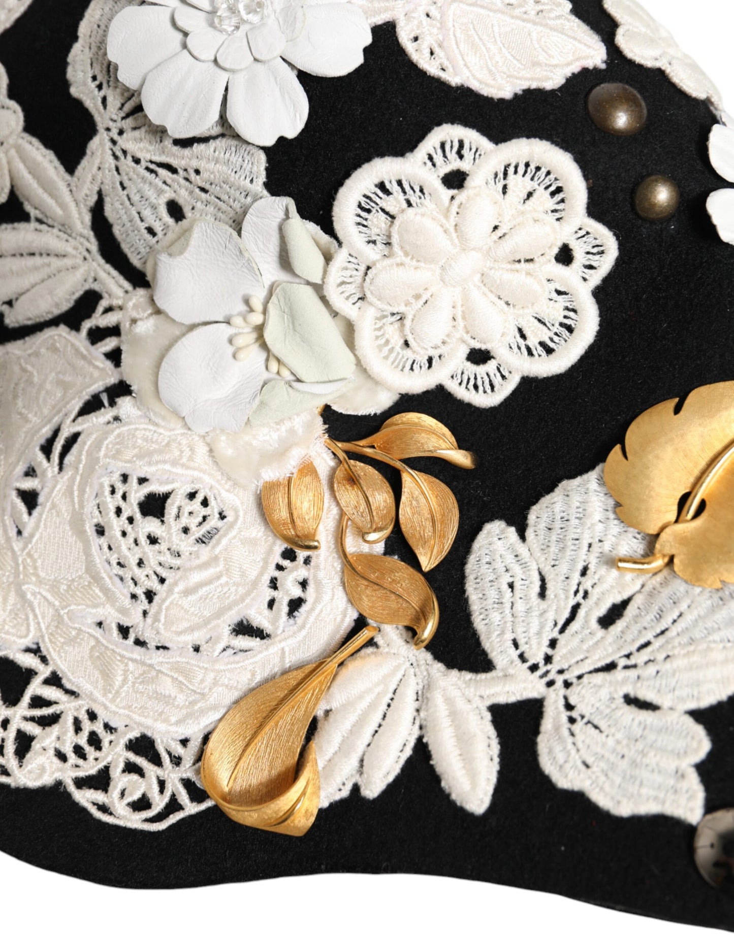 Chapeau cloche Dolce & Gabbana en laine noire à fleurs blanches et feuilles d'or