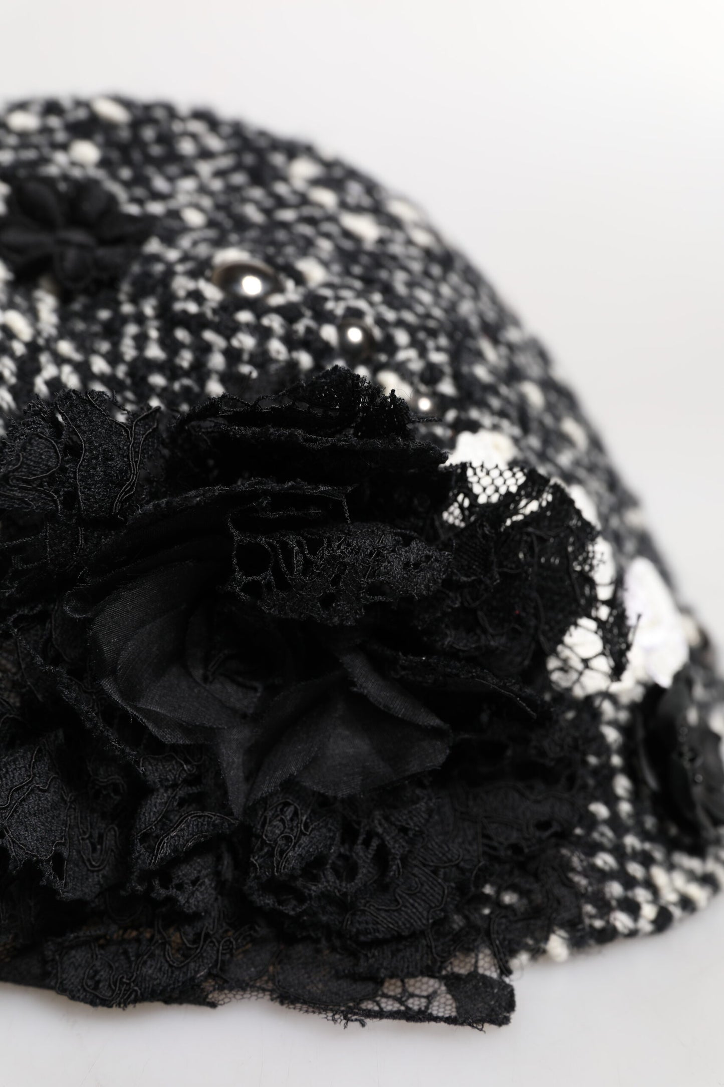 Chapeau cloche Dolce & Gabbana en laine noire à fleurs blanches