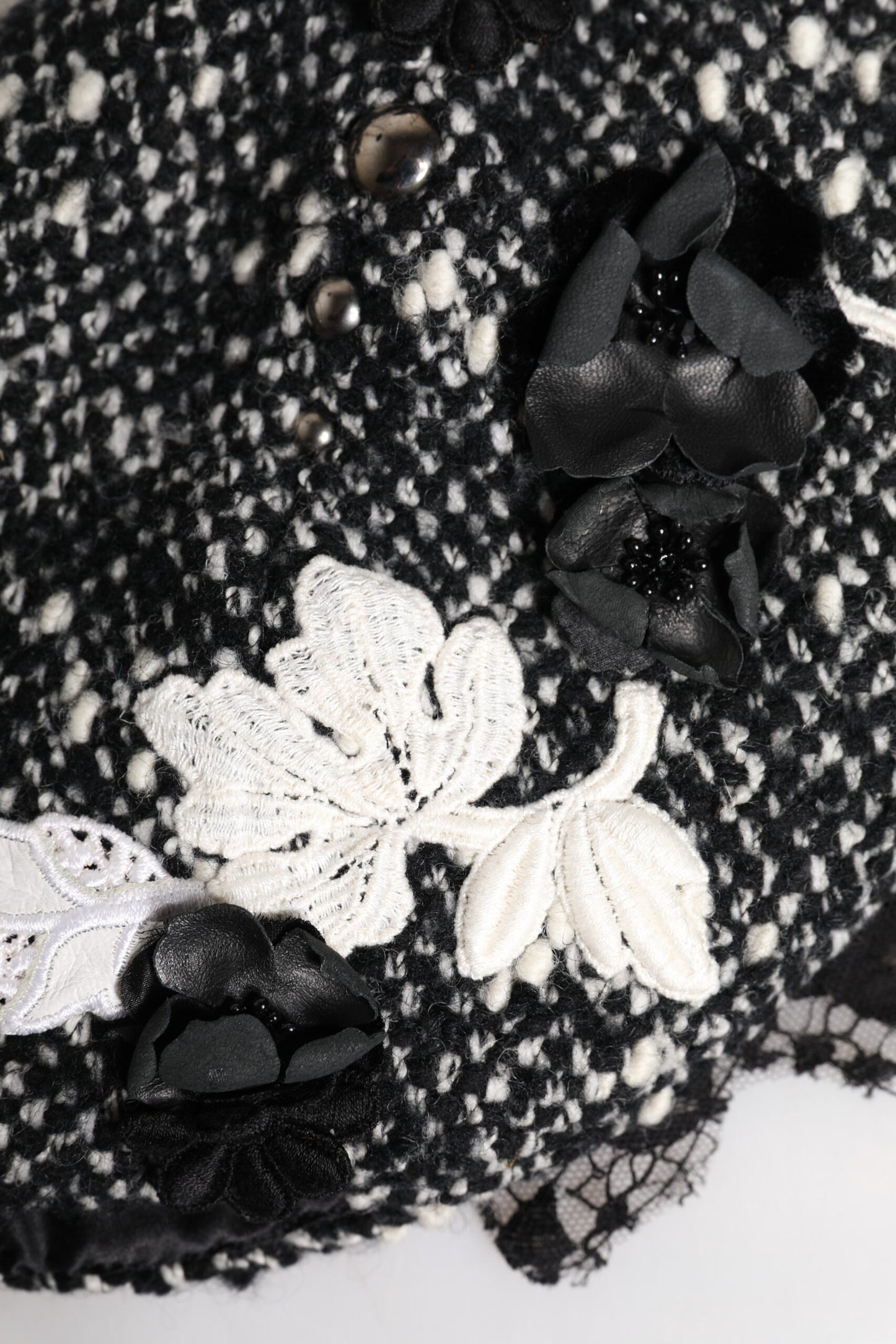 Chapeau cloche Dolce & Gabbana en laine noire à fleurs blanches