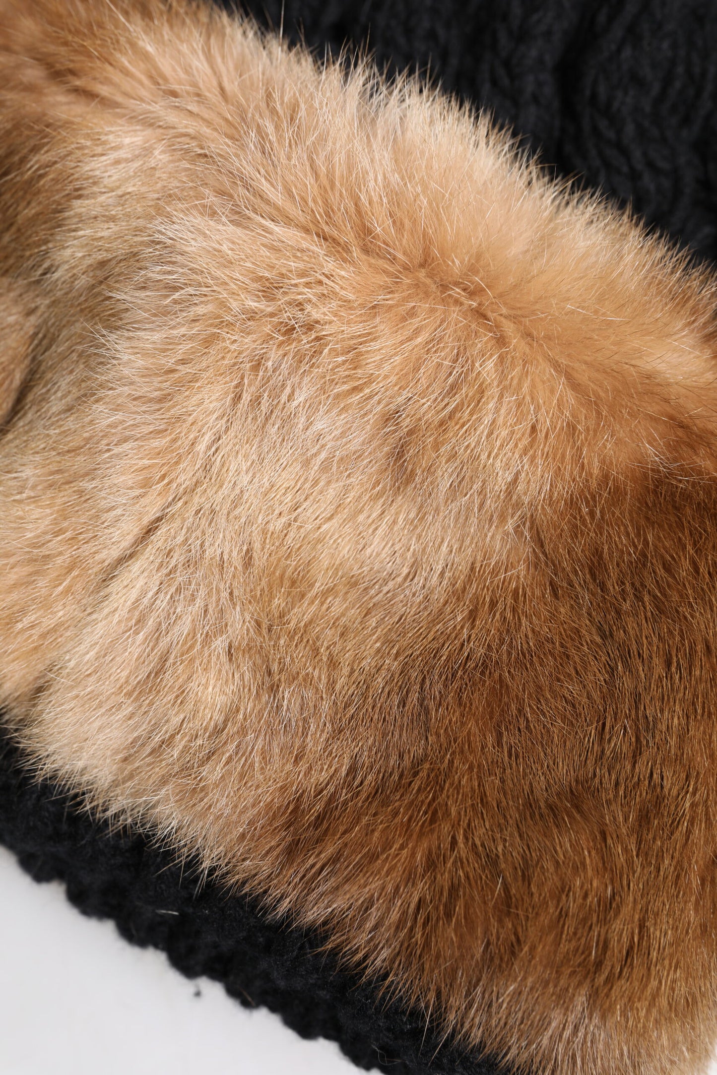 Bonnet d'hiver en fourrure de lapin véritable teintée noir et marron Dolce & Gabbana