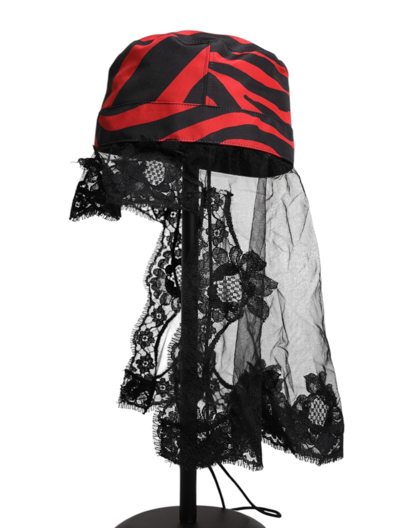 Chapeau bob en tulle et dentelle à rayures noires et rouges Dolce & Gabbana
