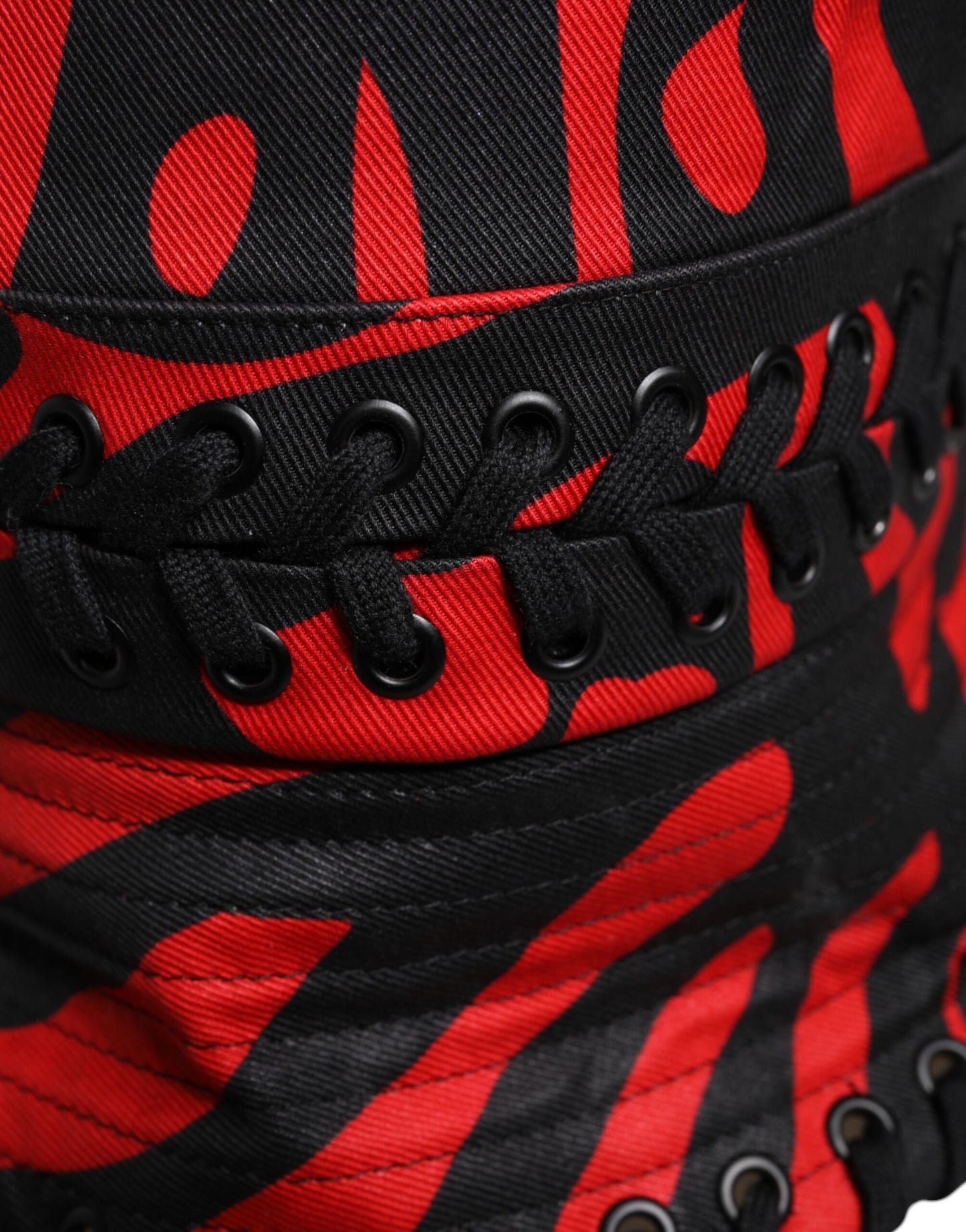Dolce & Gabbana – Fischerhut aus Polyester mit breiter Krempe und schwarzen und roten Streifen