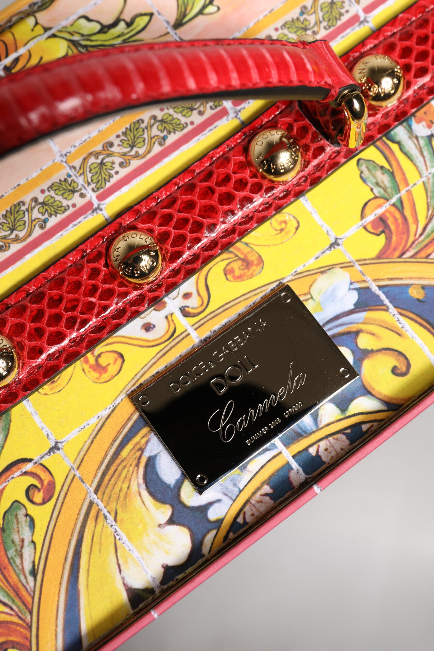 Poupées Dolce & Gabbana en céramique, porcelaine, cuir et robe noire