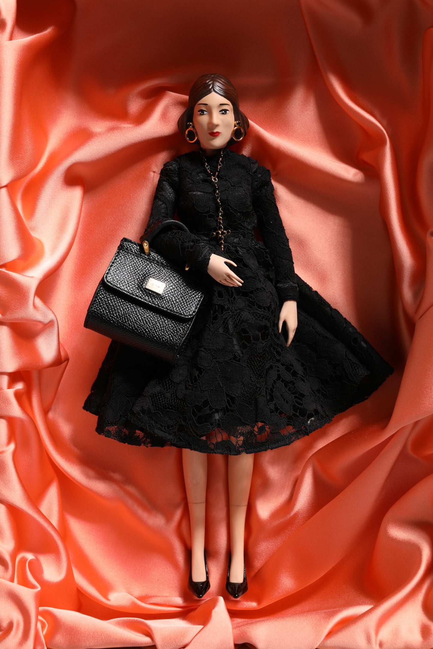 Poupées Dolce & Gabbana en céramique, porcelaine, cuir et robe noire
