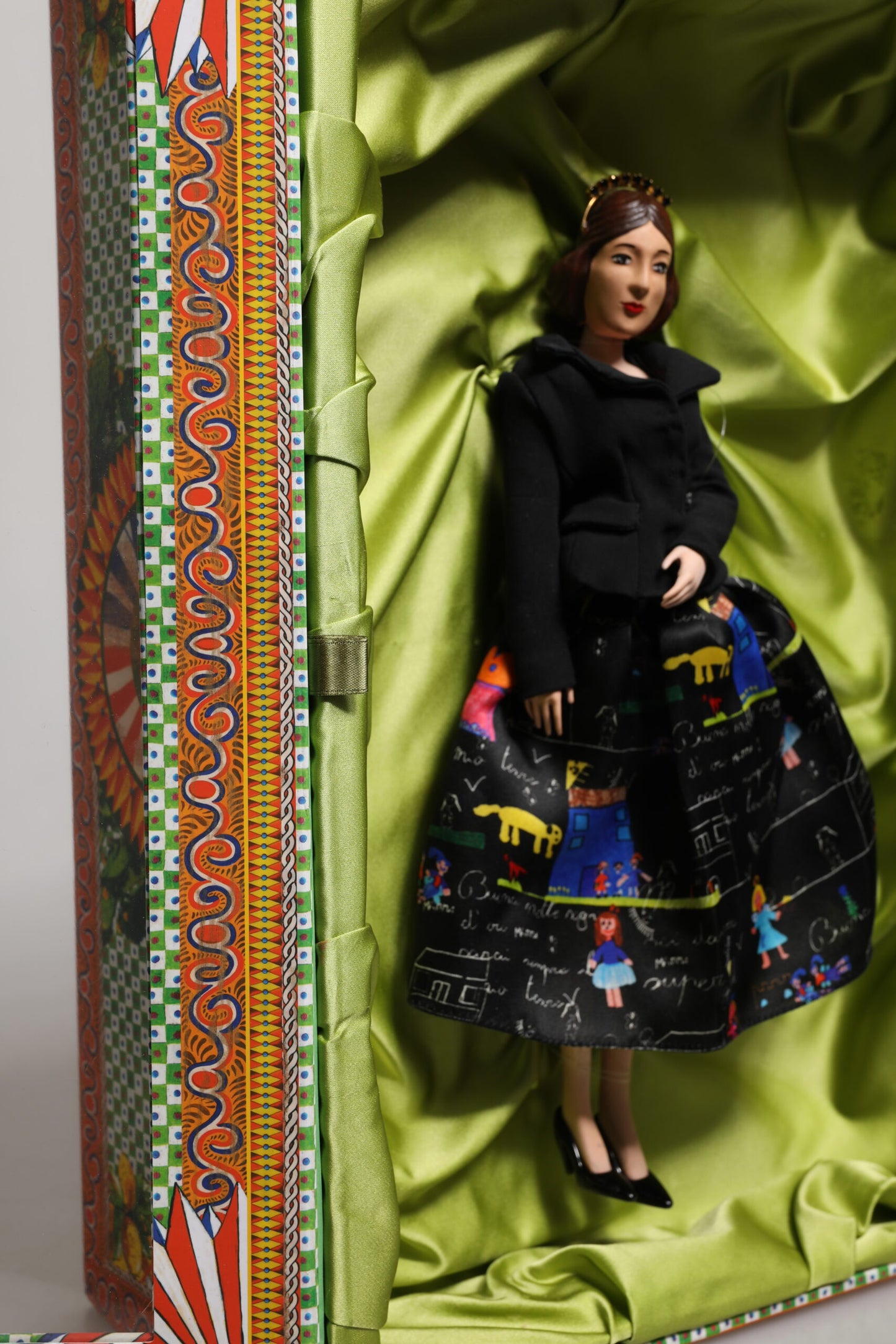 Poupées Dolce & Gabbana en céramique, porcelaine, cuir et robe noire