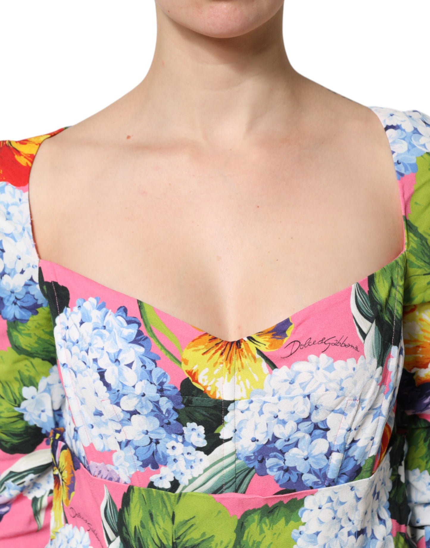 Robe fourreau mi-longue plissée à fleurs multicolores Dolce & Gabbana