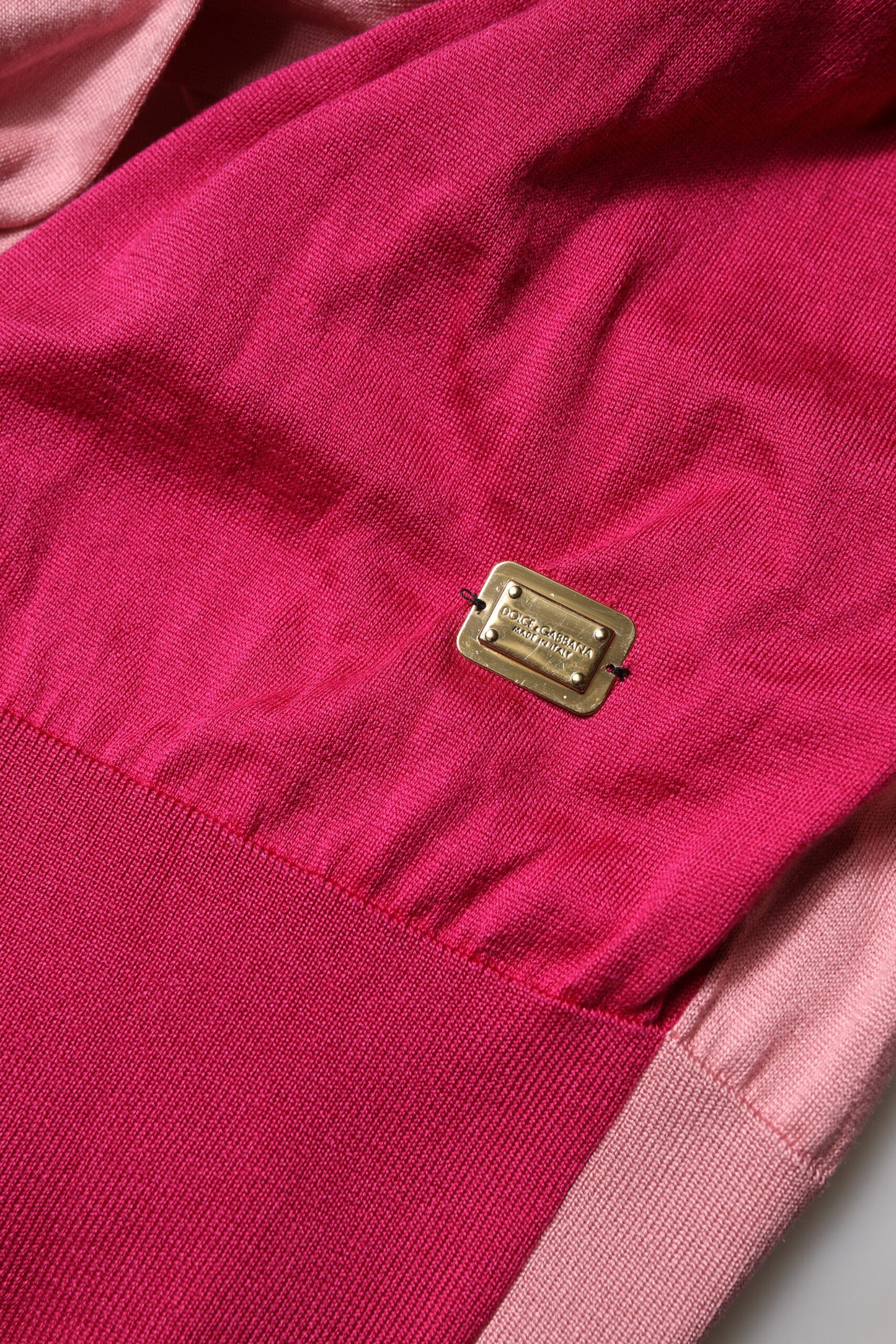 Dolce & Gabbana Haut rose à manches courtes et col Ascot boutonné