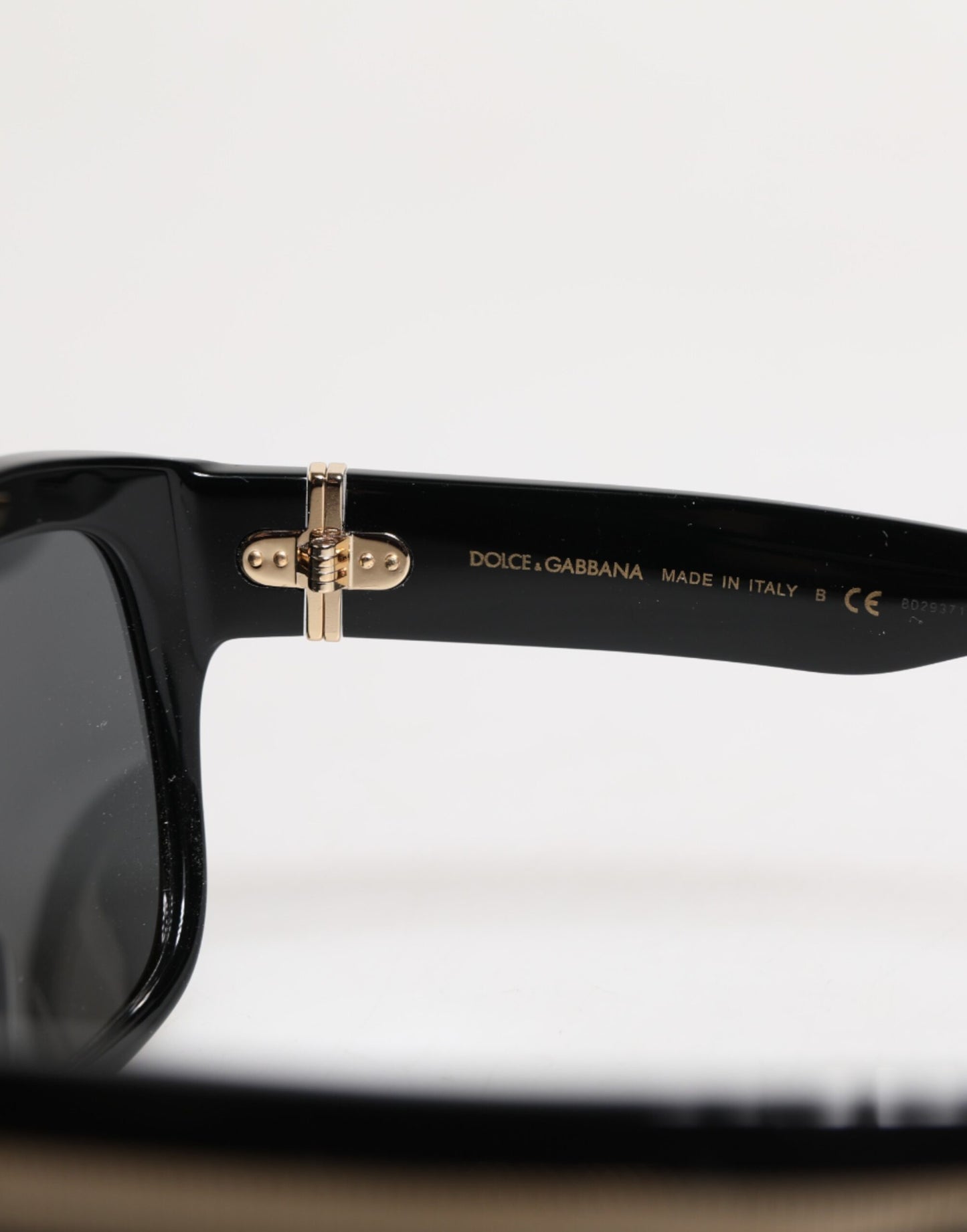 Lunettes de soleil Dolce & Gabbana à monture carrée noire en acétate DG4398-F