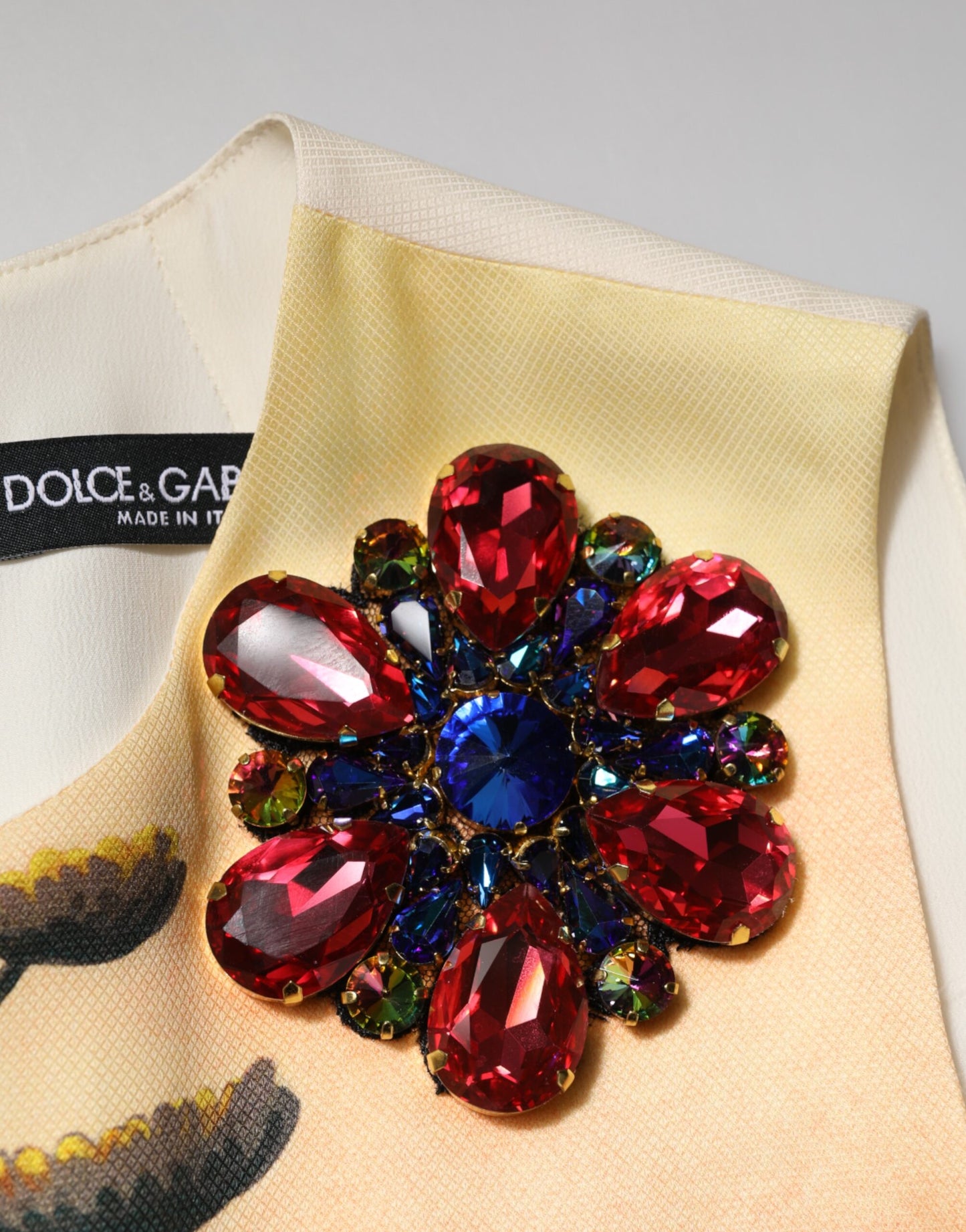 Robe courte trapèze ornée de cristaux multicolores Dolce & Gabbana