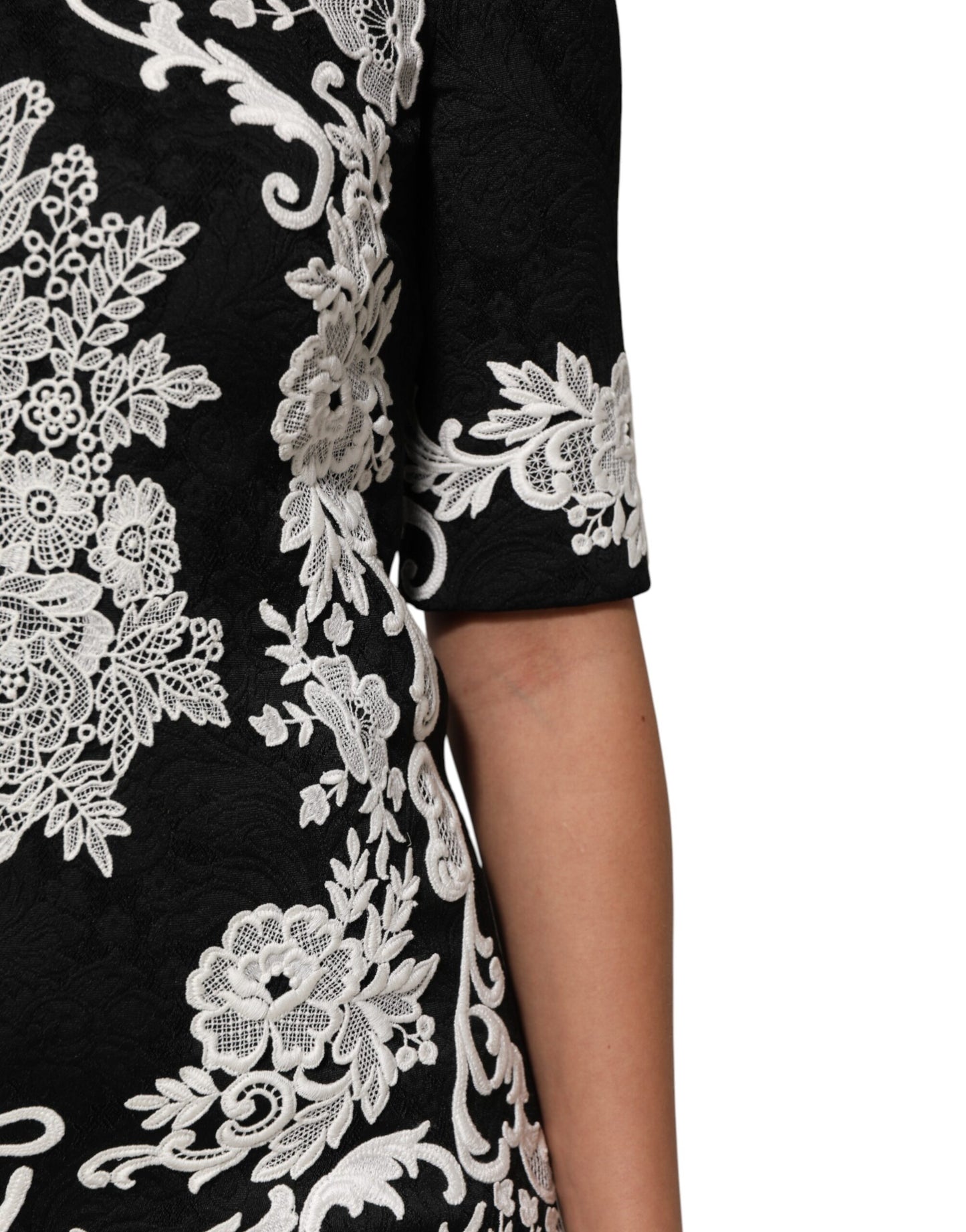 Robe trapèze à manches courtes et bordure en dentelle noire Dolce & Gabbana