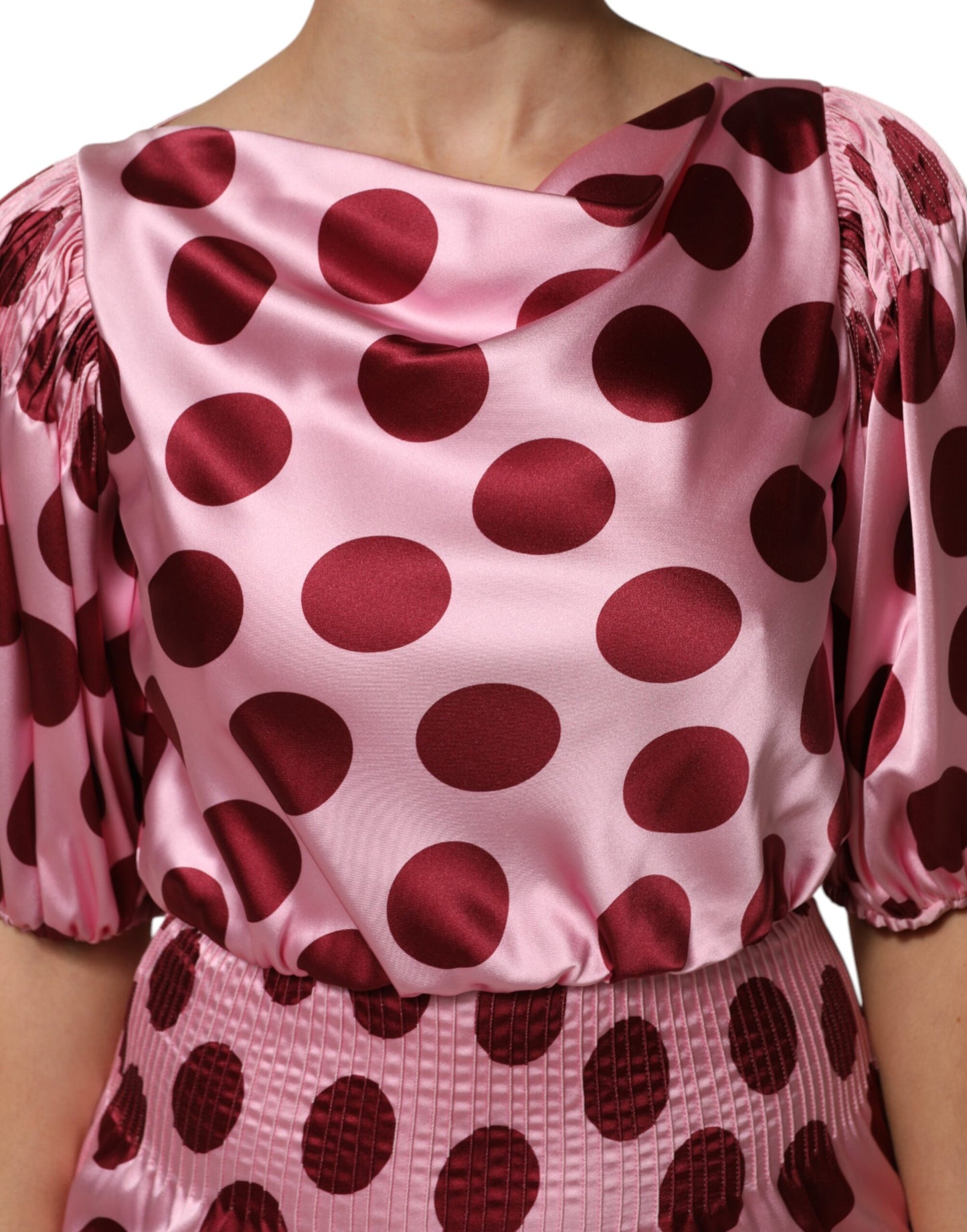 Robe longue en satin de soie à pois roses et rouges Dolce & Gabbana