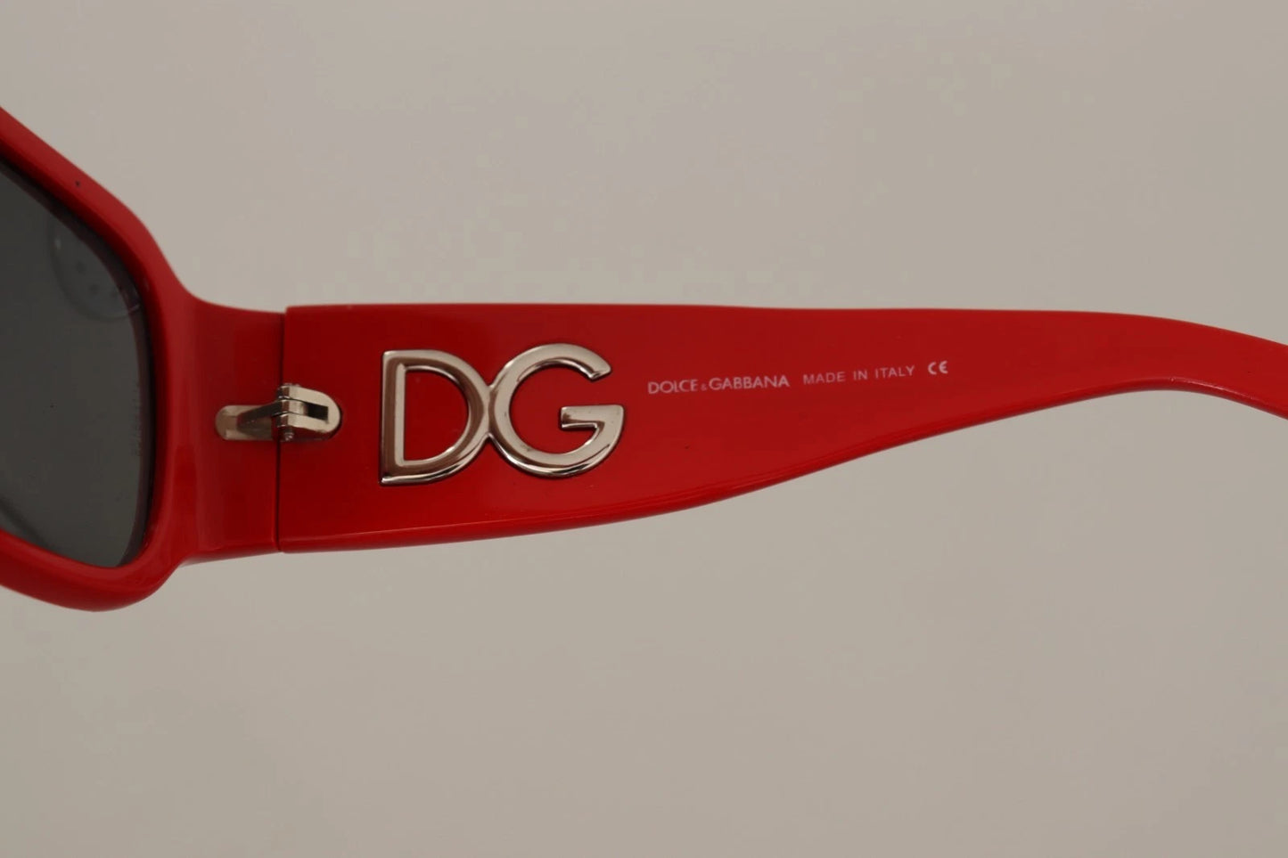 Lunettes de soleil Dolce & Gabbana DG4027 à verres noirs et cristaux rouges