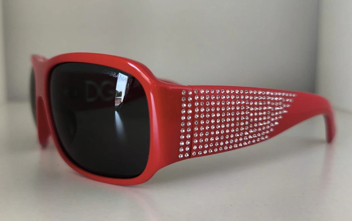 Lunettes de soleil Dolce & Gabbana DG4027 à verres noirs et cristaux rouges