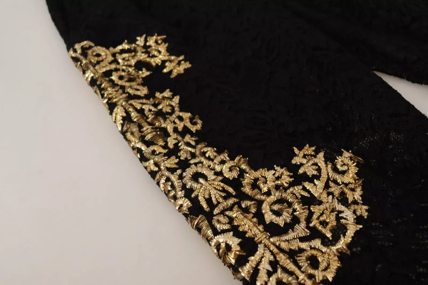 Short Dolce & Gabbana en dentelle noire et or baroque PIÈCE SPÉCIALE