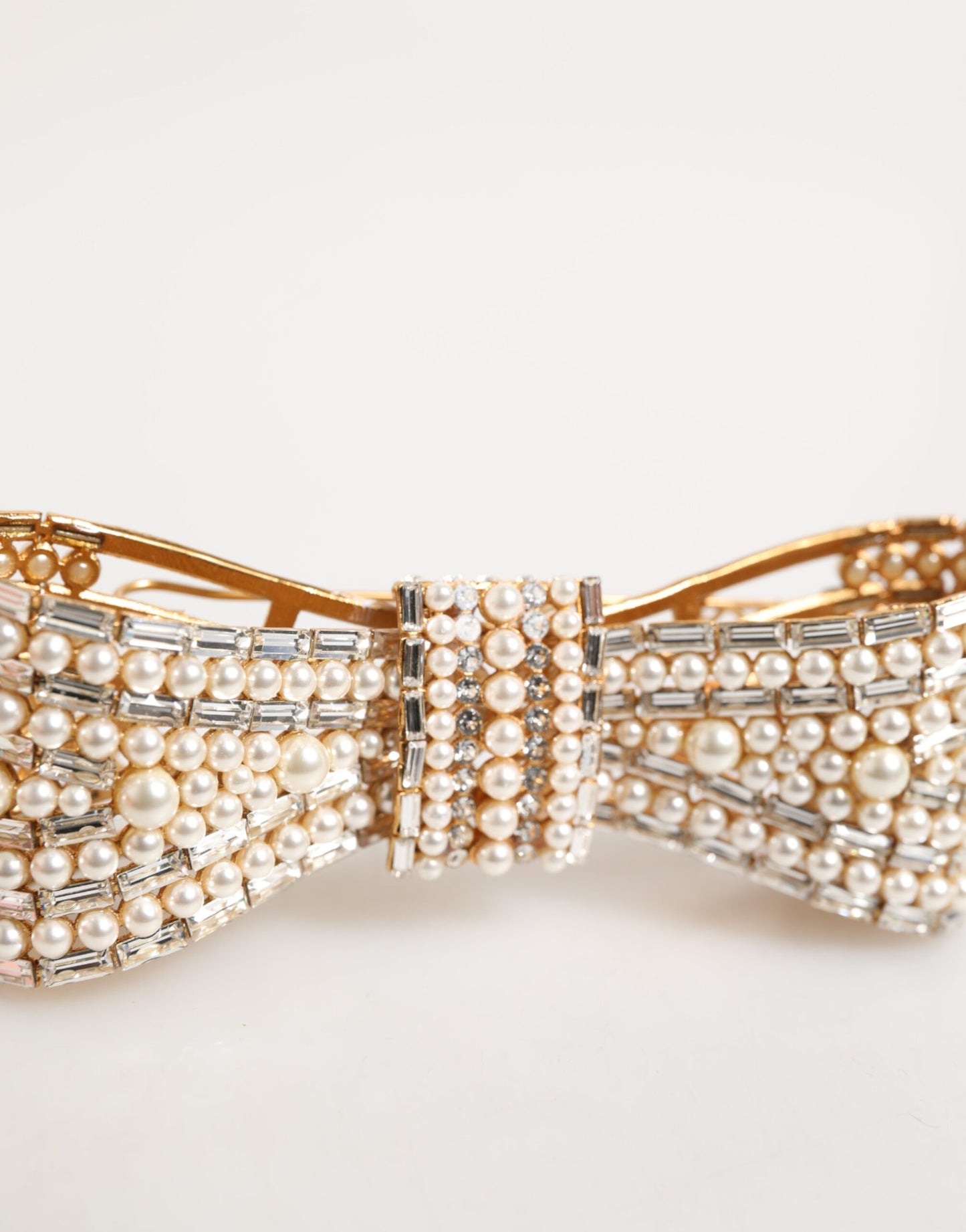 Broche Dolce & Gabbana en laiton doré ornée de fausses perles et de cristaux