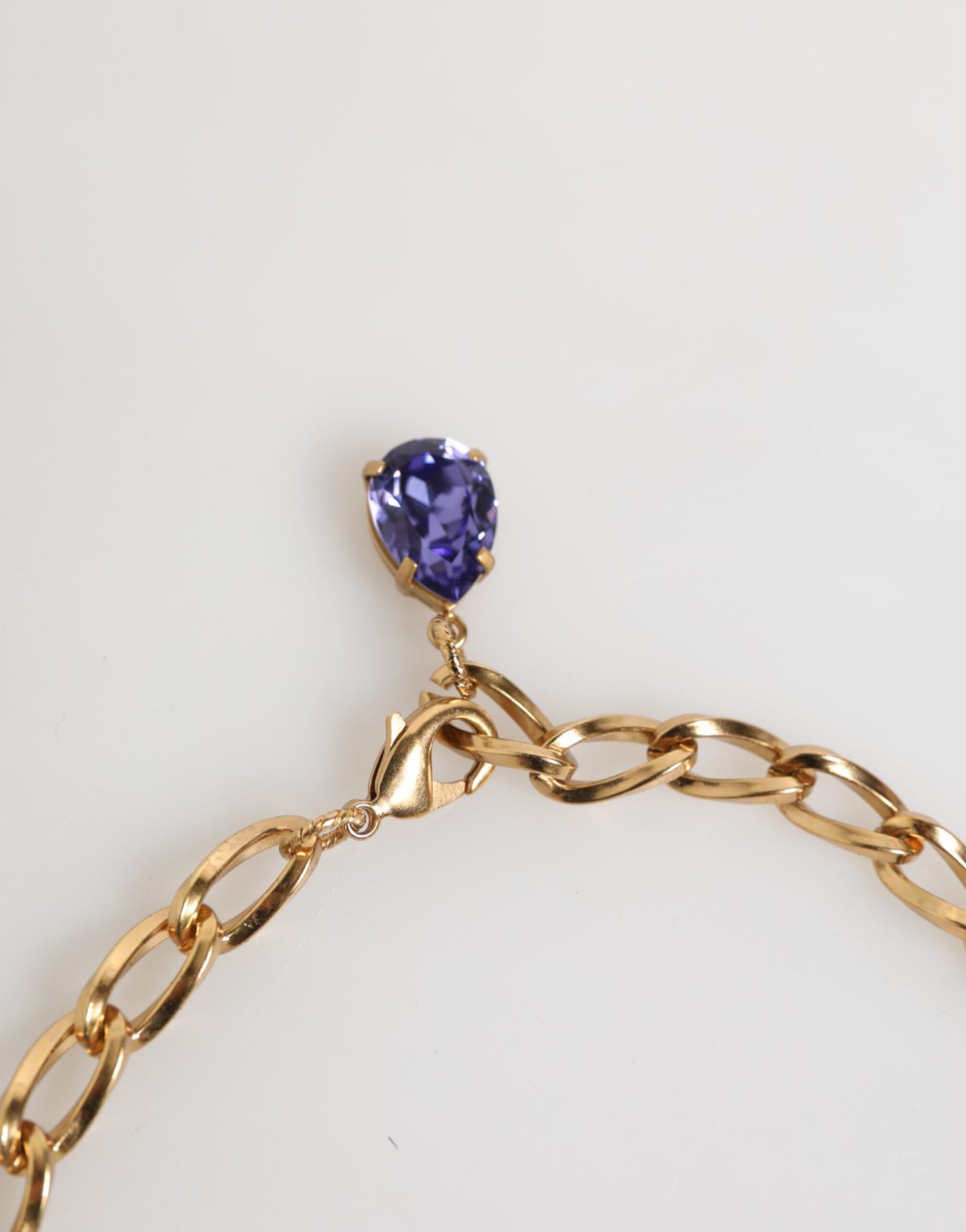 Collier Dolce & Gabbana avec pendentif floral violet en laiton doré et perles de cristal