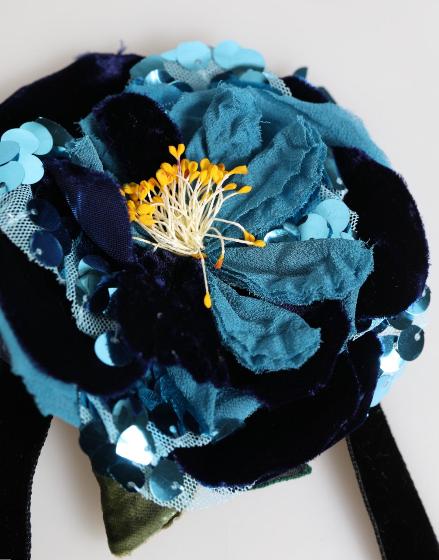 Collier ras du cou en velours à appliqués floraux bleus Dolce & Gabbana avec perles en cristal