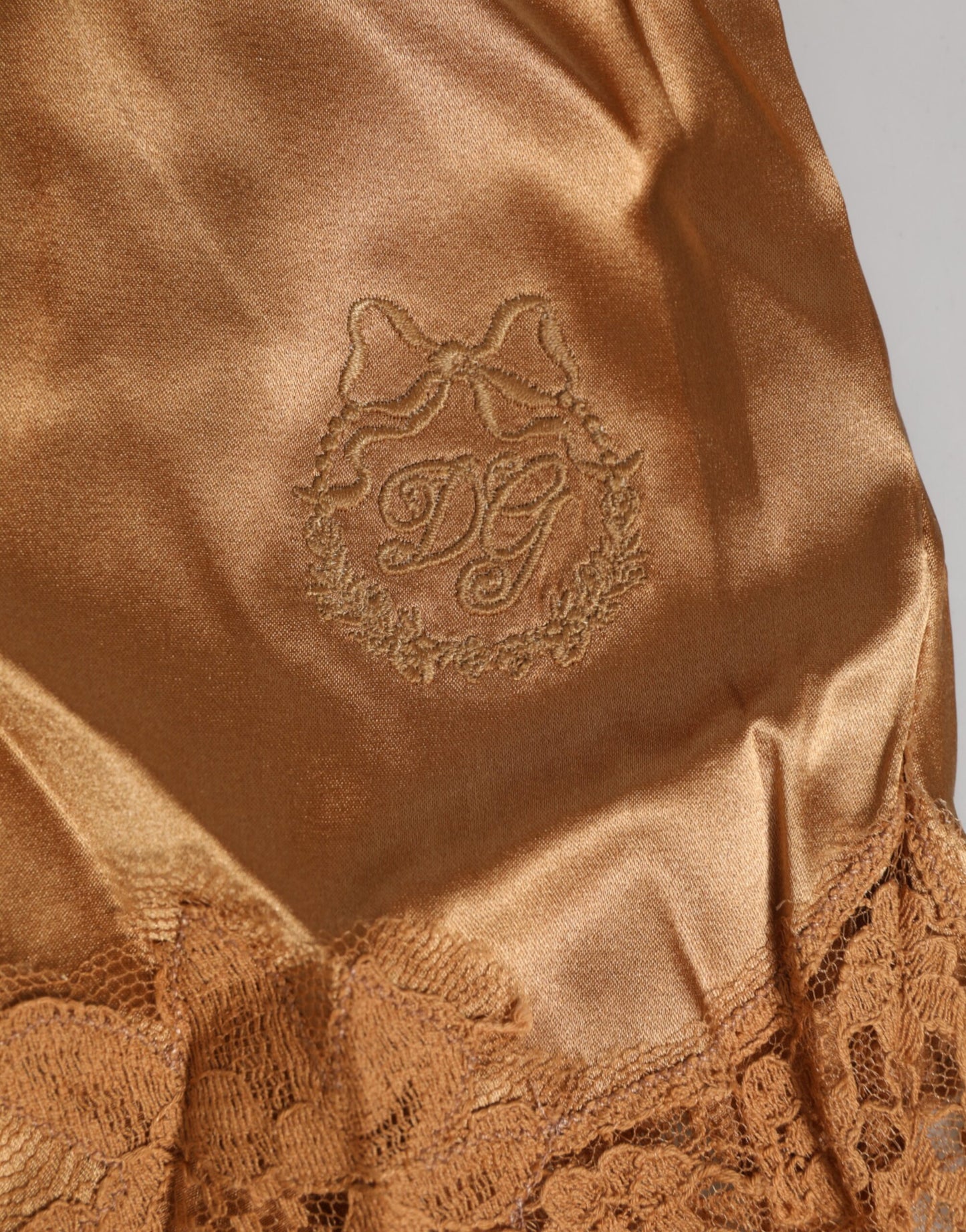 Dolce & Gabbana – Unterwäsche-Shorts aus braunem Seidensatin mit Blumenspitze