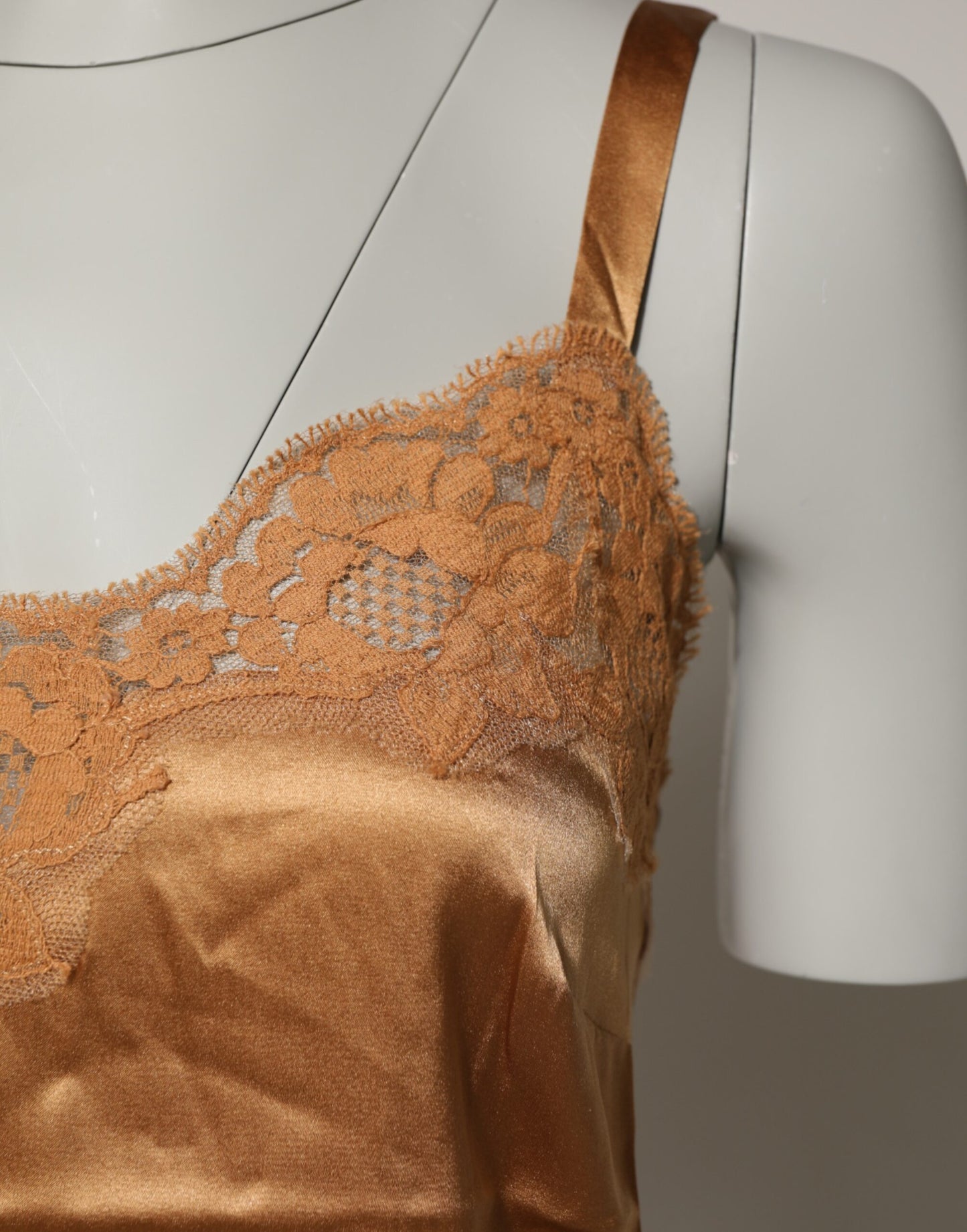 Dolce & Gabbana Débardeur en satin de soie et dentelle florale marron Lingerie Sous-vêtements