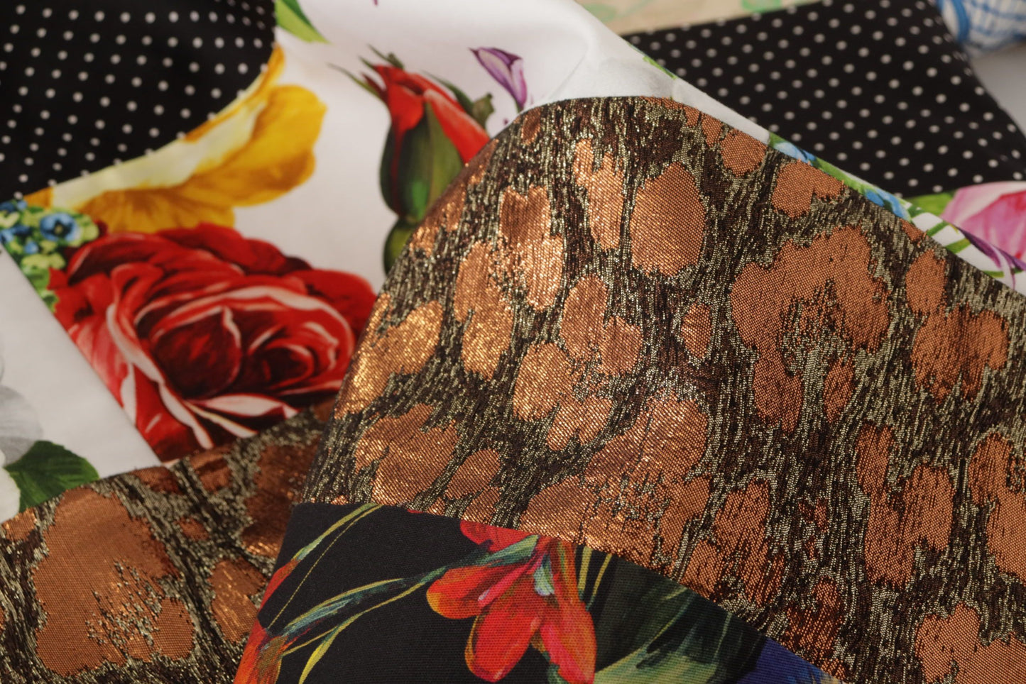 Robe fourreau courte en jersey à imprimé floral multicolore Dolce &amp; Gabbana