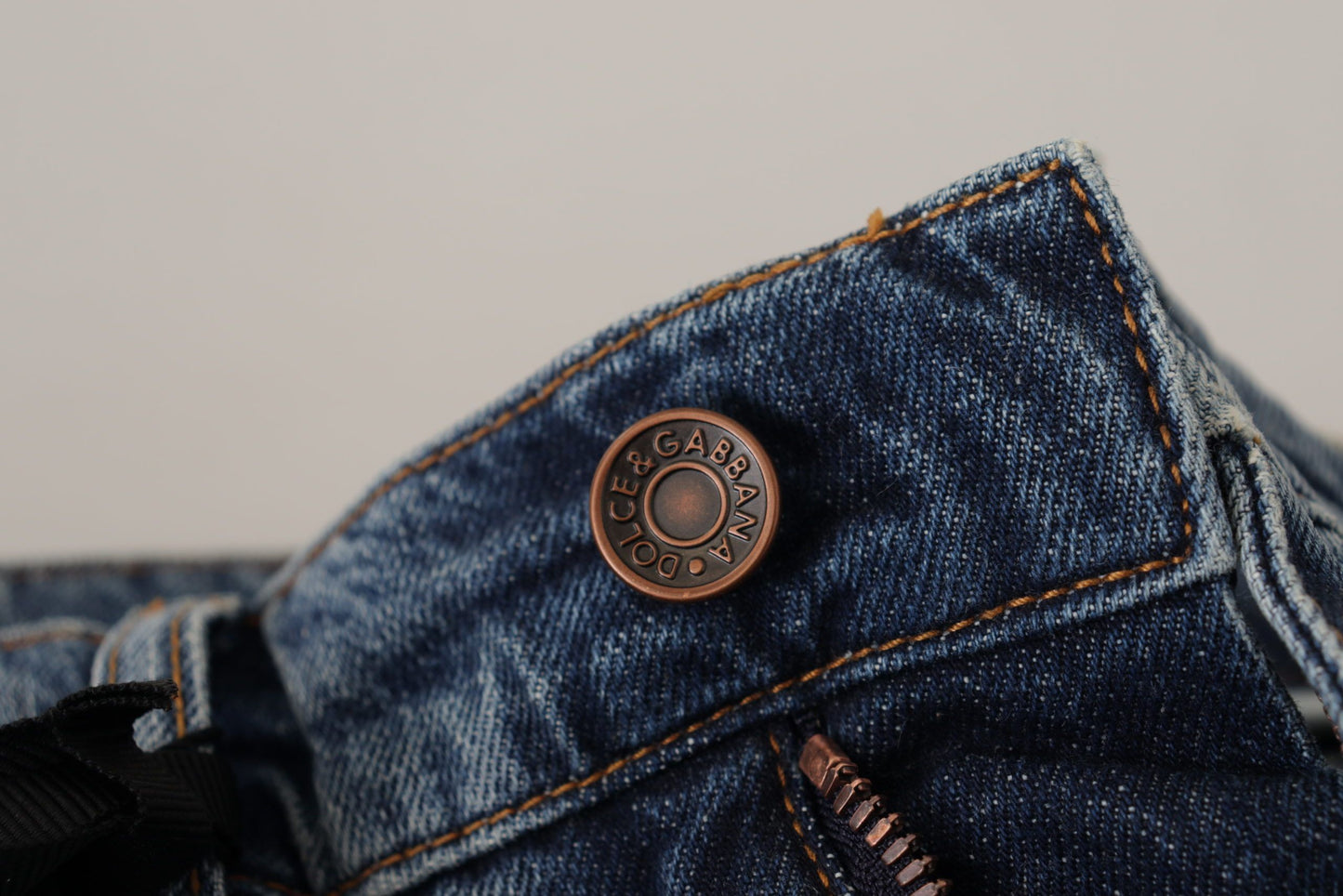 Pantalon en jean Dolce &amp; Gabbana bleu denim avec patch logo cœur baroque