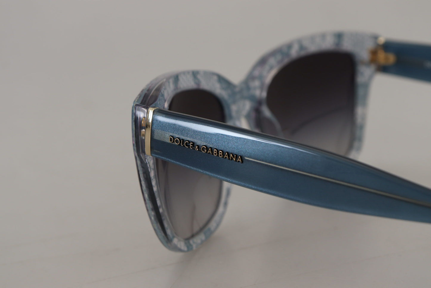 Lunettes de soleil rectangulaires en acétate et dentelle bleue Dolce &amp; Gabbana DG4226
